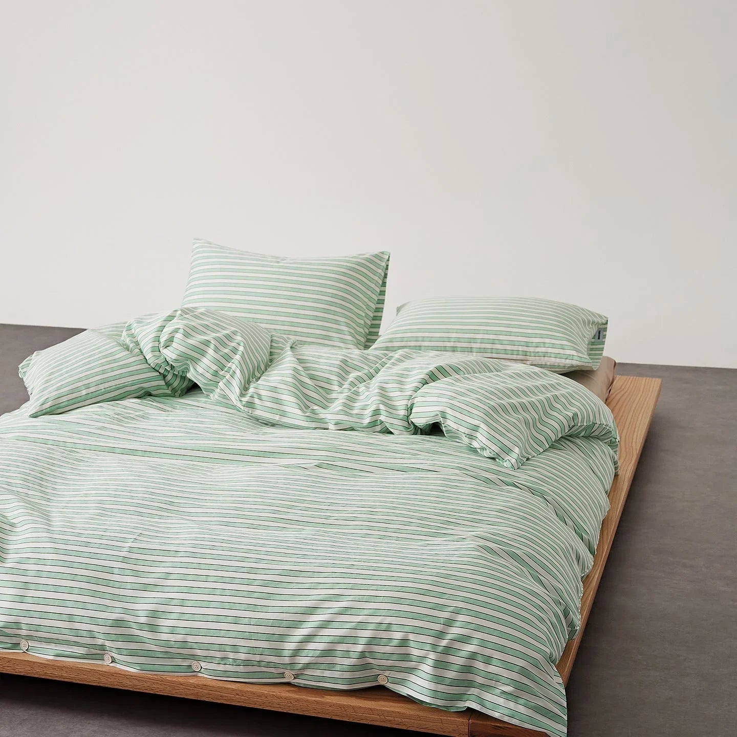 Henry Striped Buttoned Bedding Set / Blue Ever Lasting