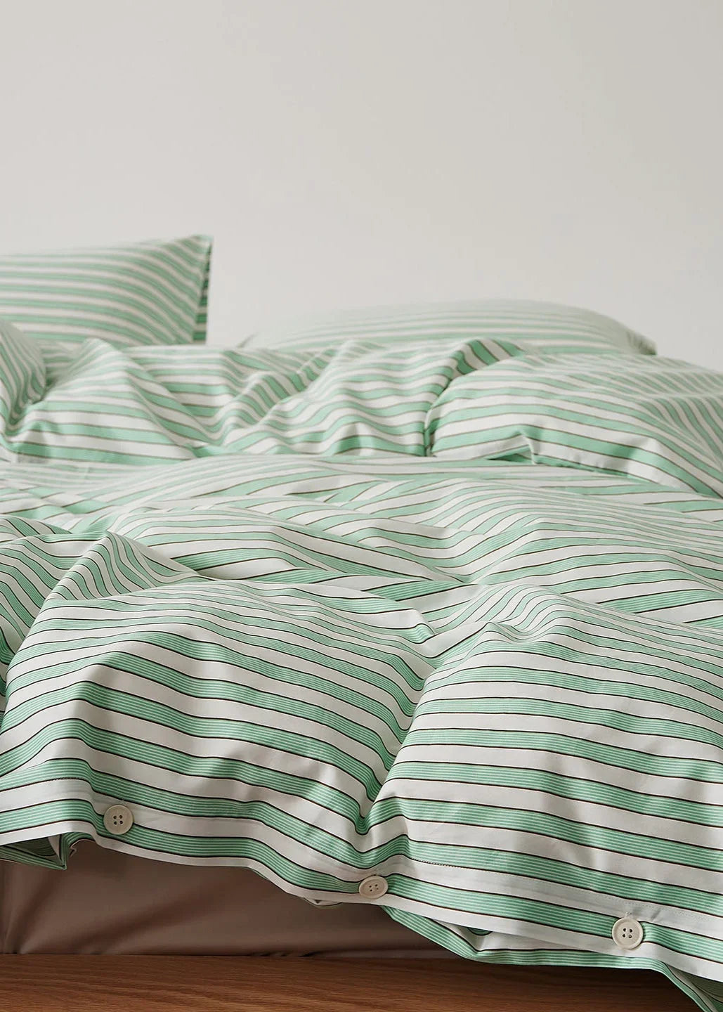 Henry Striped Buttoned Bedding Set / Blue Ever Lasting