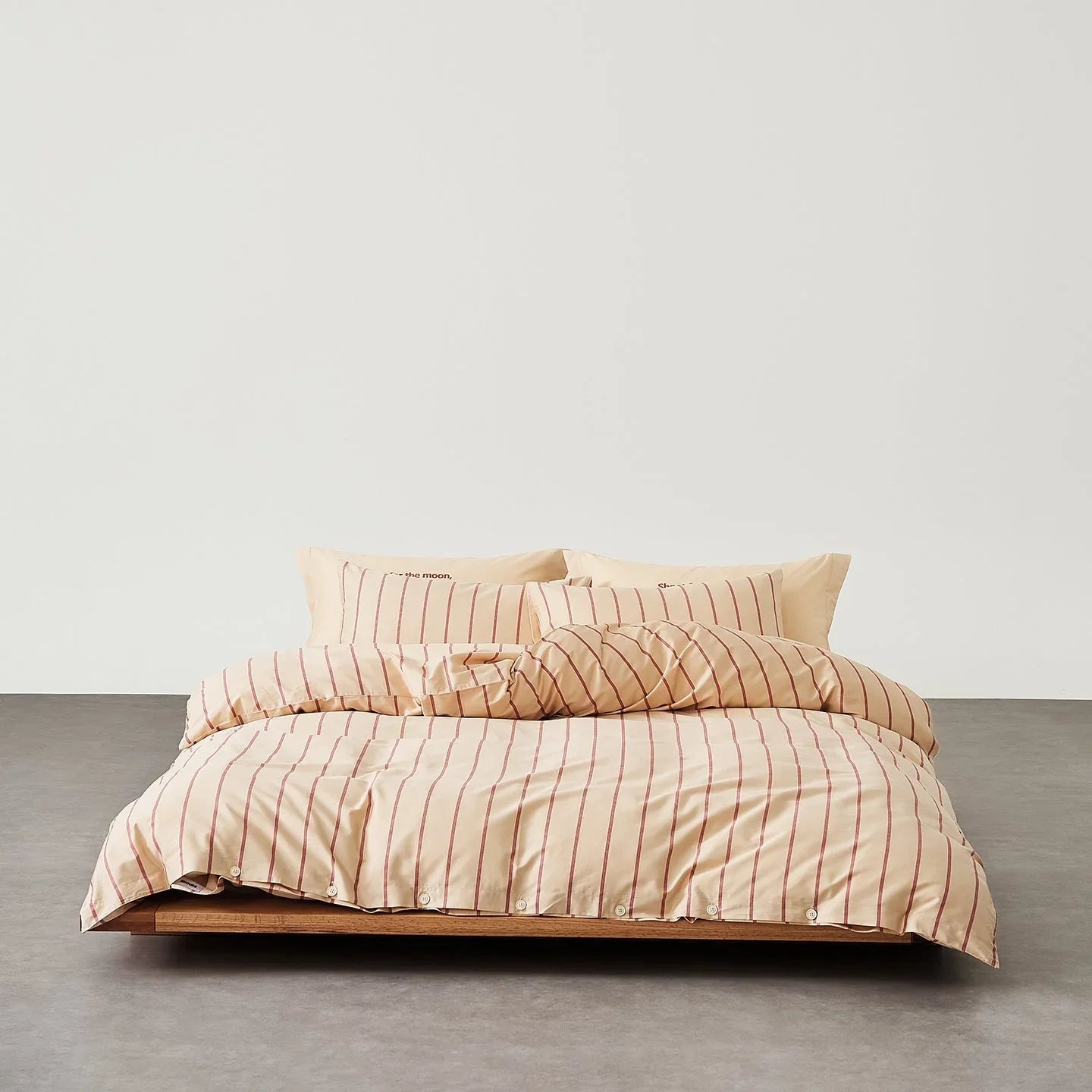 Henry Striped Buttoned Bedding Set / Blue Ever Lasting