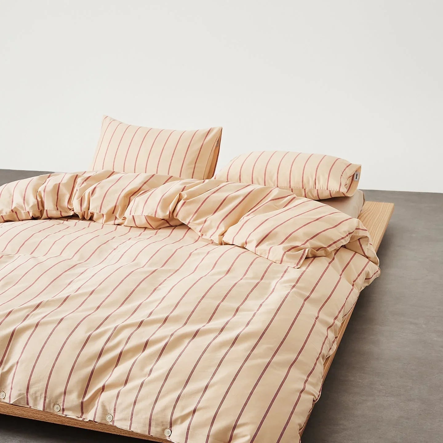 Henry Striped Buttoned Bedding Set / Blue Ever Lasting