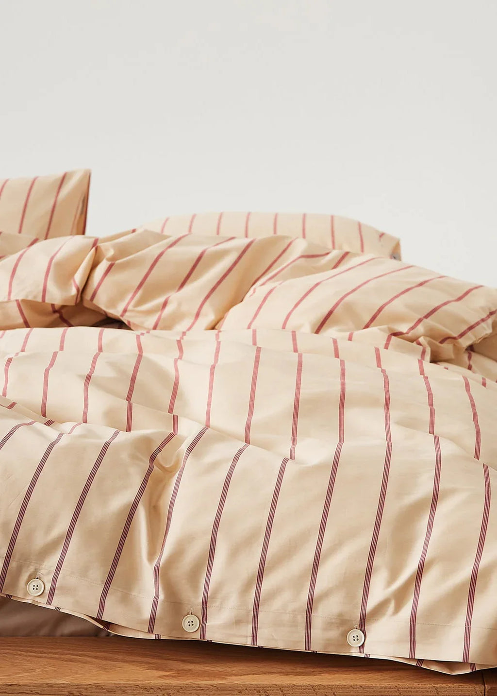 Henry Striped Buttoned Bedding Set / Blue Ever Lasting