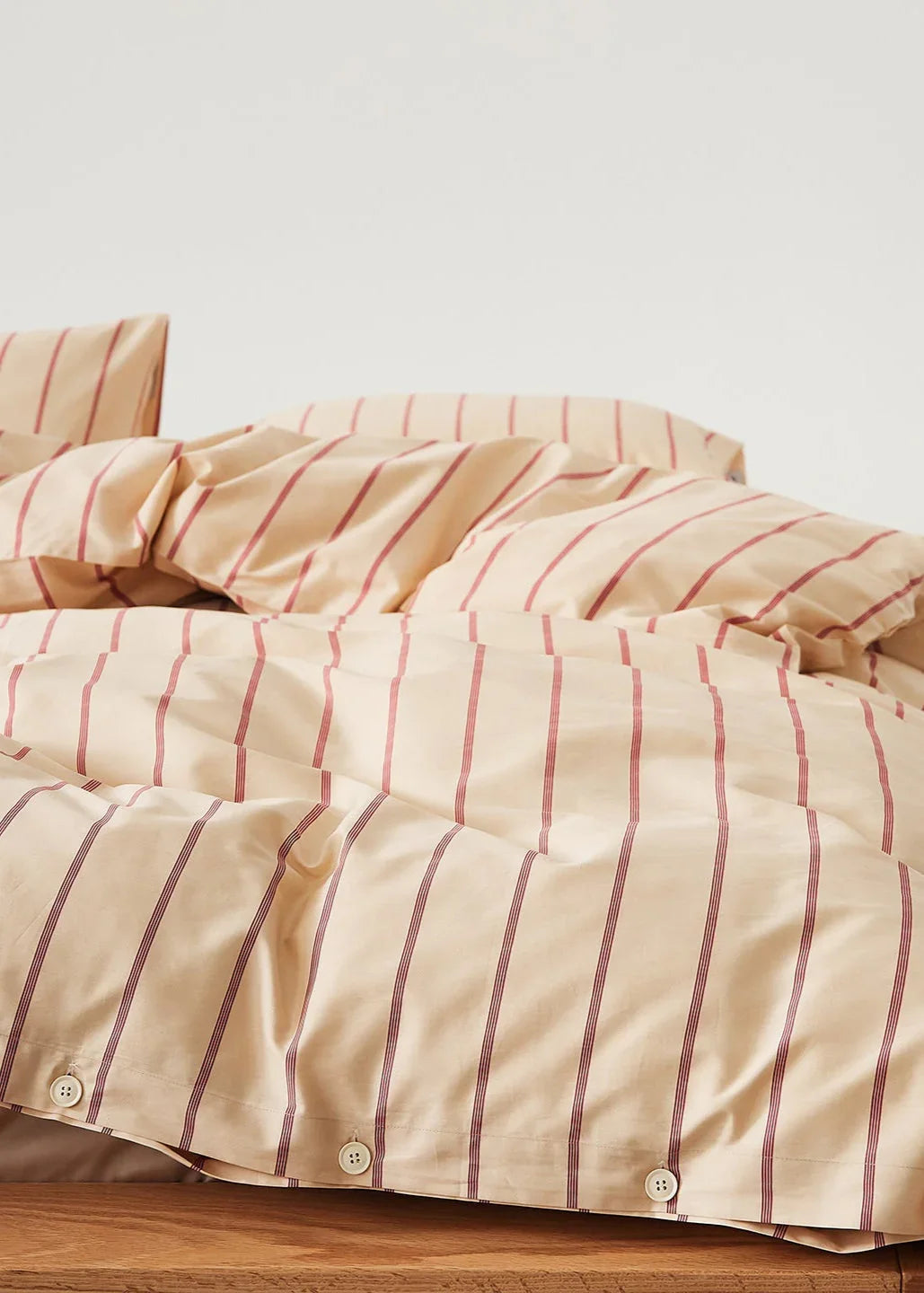 Henry Striped Buttoned Bedding Set / Blue Ever Lasting