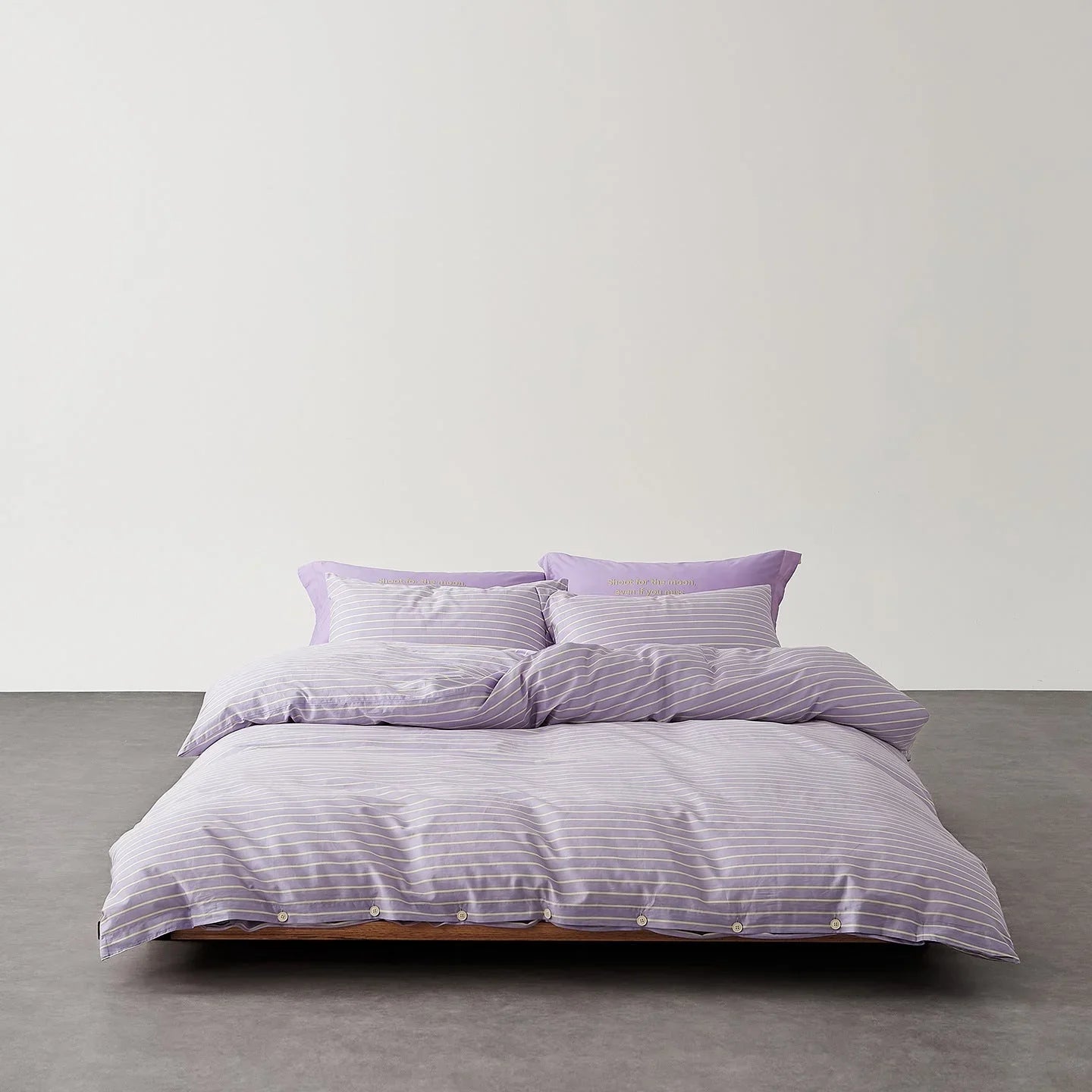 Henry Striped Buttoned Bedding Set / Blue Ever Lasting