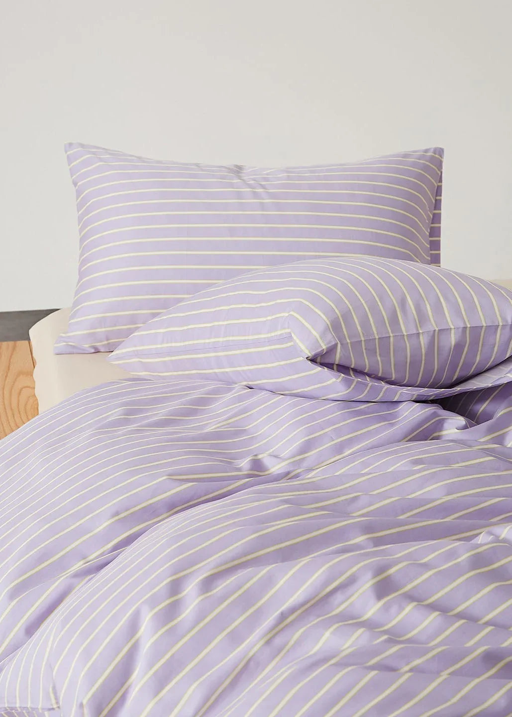 Henry Striped Buttoned Bedding Set / Blue Ever Lasting