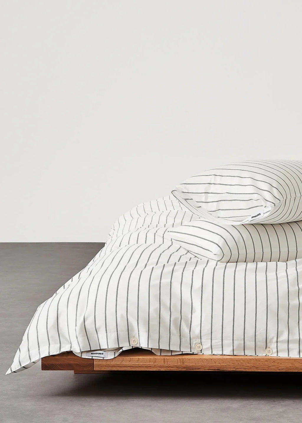 Henry Striped Buttoned Bedding Set / Blue Ever Lasting
