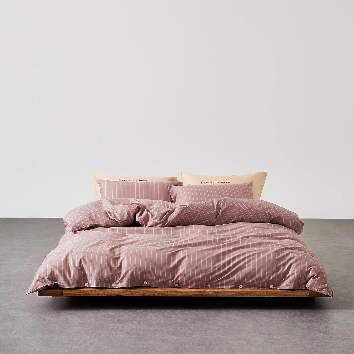 Henry Striped Buttoned Bedding Set / Blue Ever Lasting