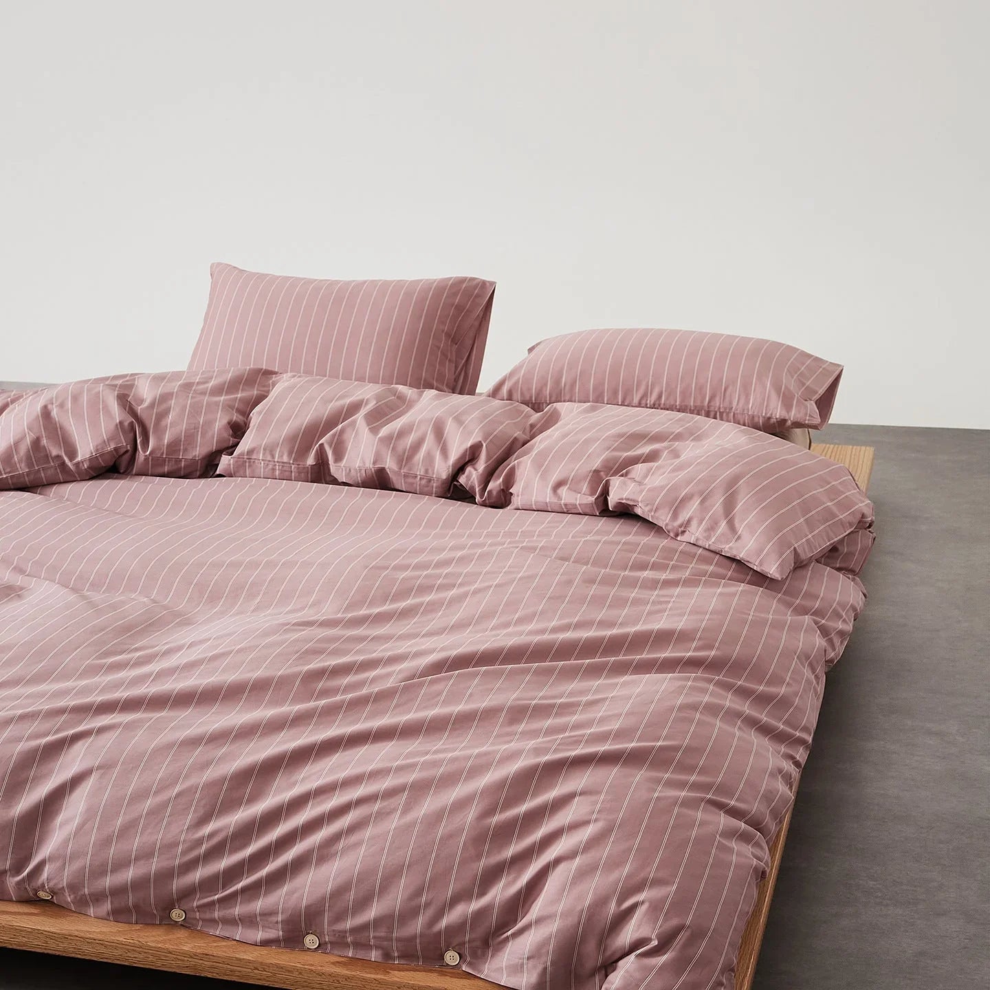 Henry Striped Buttoned Bedding Set / Blue Ever Lasting