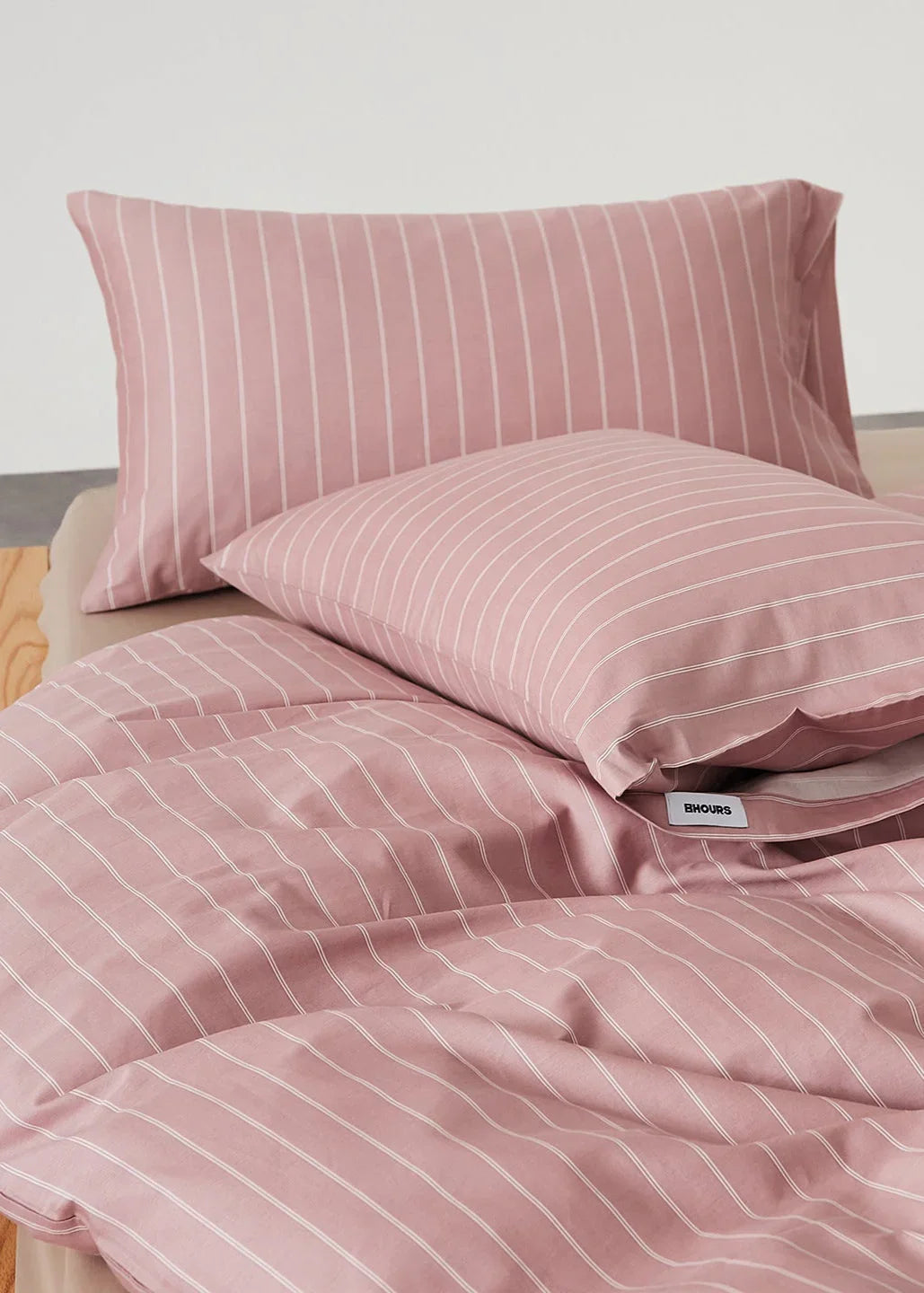 Henry Striped Buttoned Bedding Set / Blue Ever Lasting