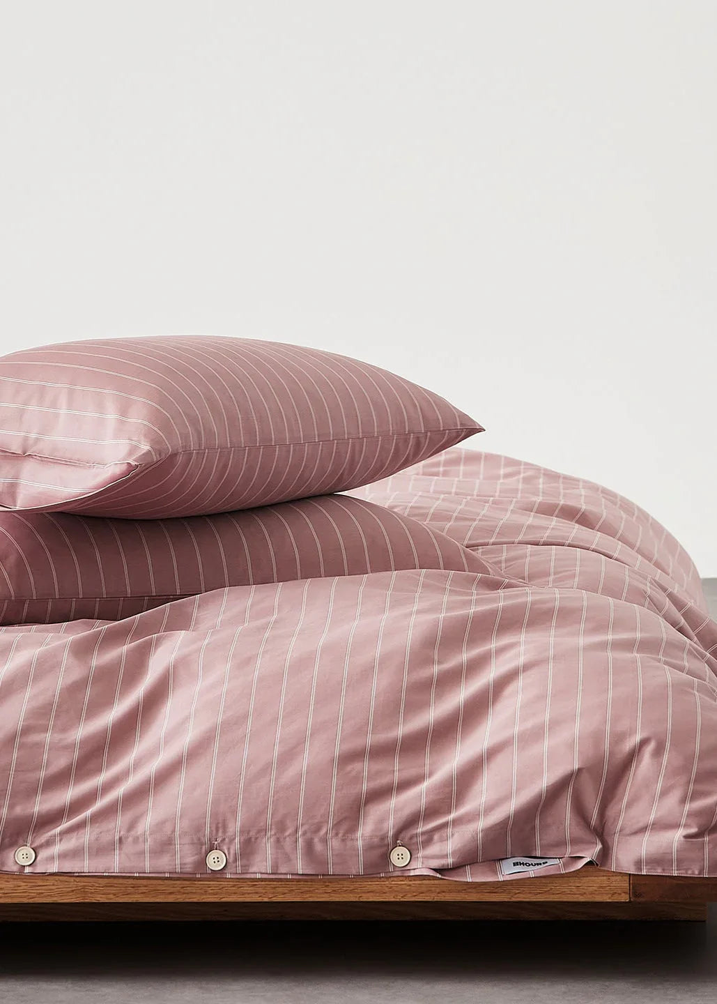 Henry Striped Buttoned Bedding Set / Blue Ever Lasting