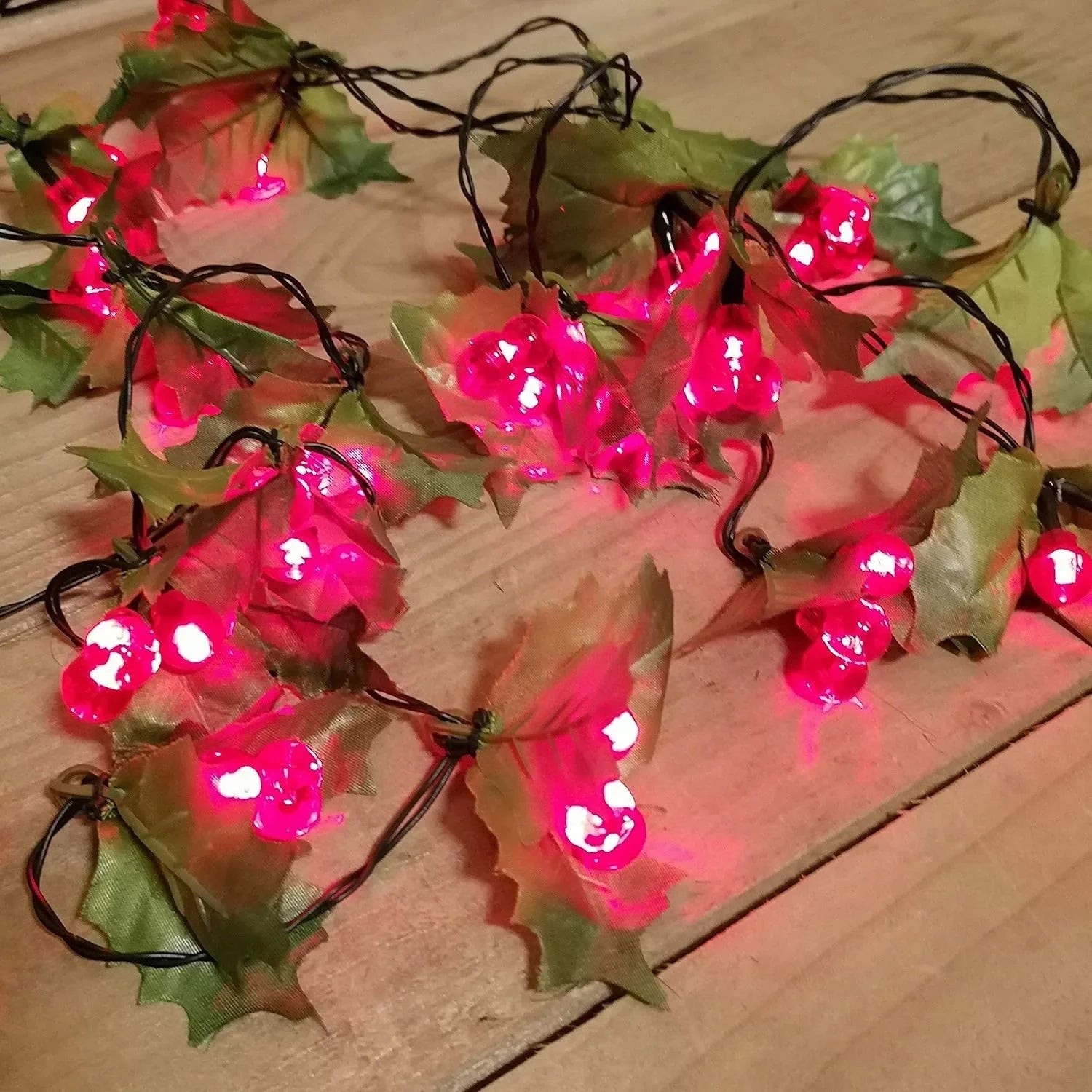 40 LED Holly & Red Berries Garland 2.8 metre Long Mains Powered Xmas Decoration House Of Avana