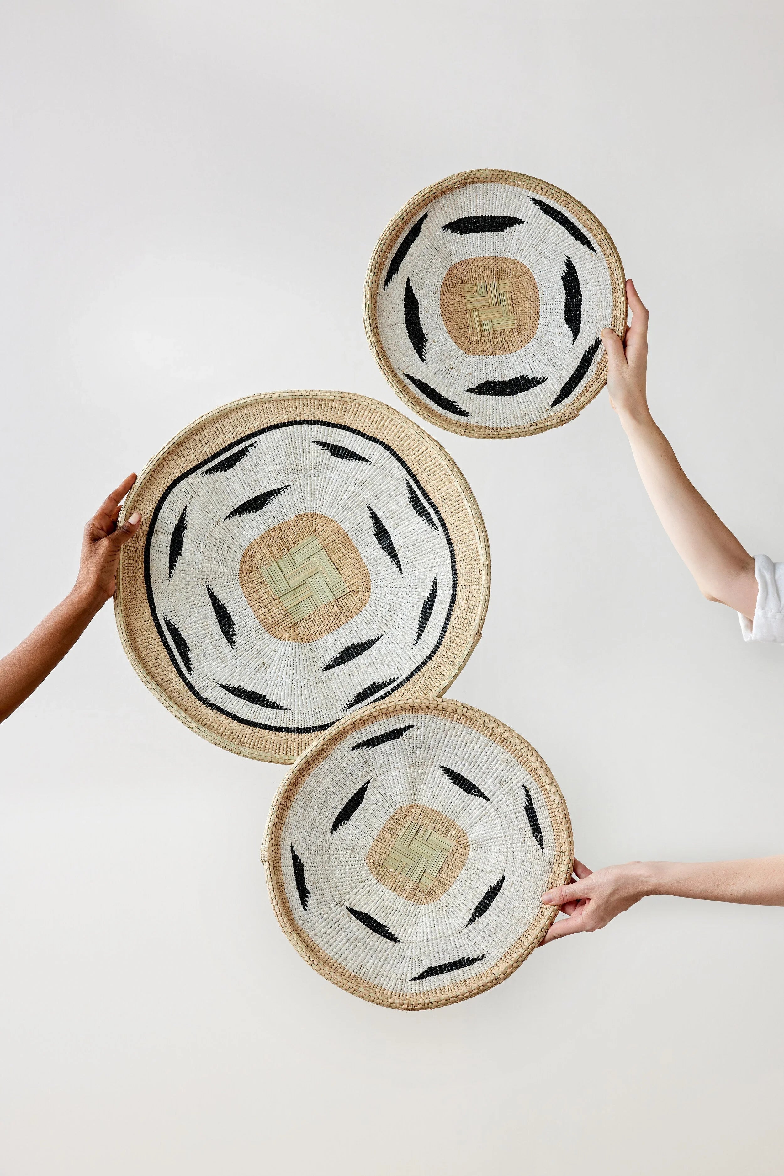 Nolyia White Flat Basket Kanju Interiors