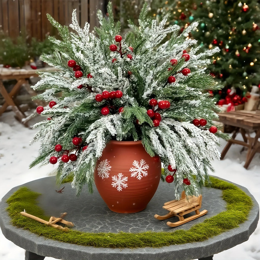 30pcs - Outdoor Artificial Norfolk Pine Branches with Red Berries - Realistic Pine Tree Wreath, Green Needles and Snow-Covered, Suitable for Outdoor Use - Christmas House Of Avana