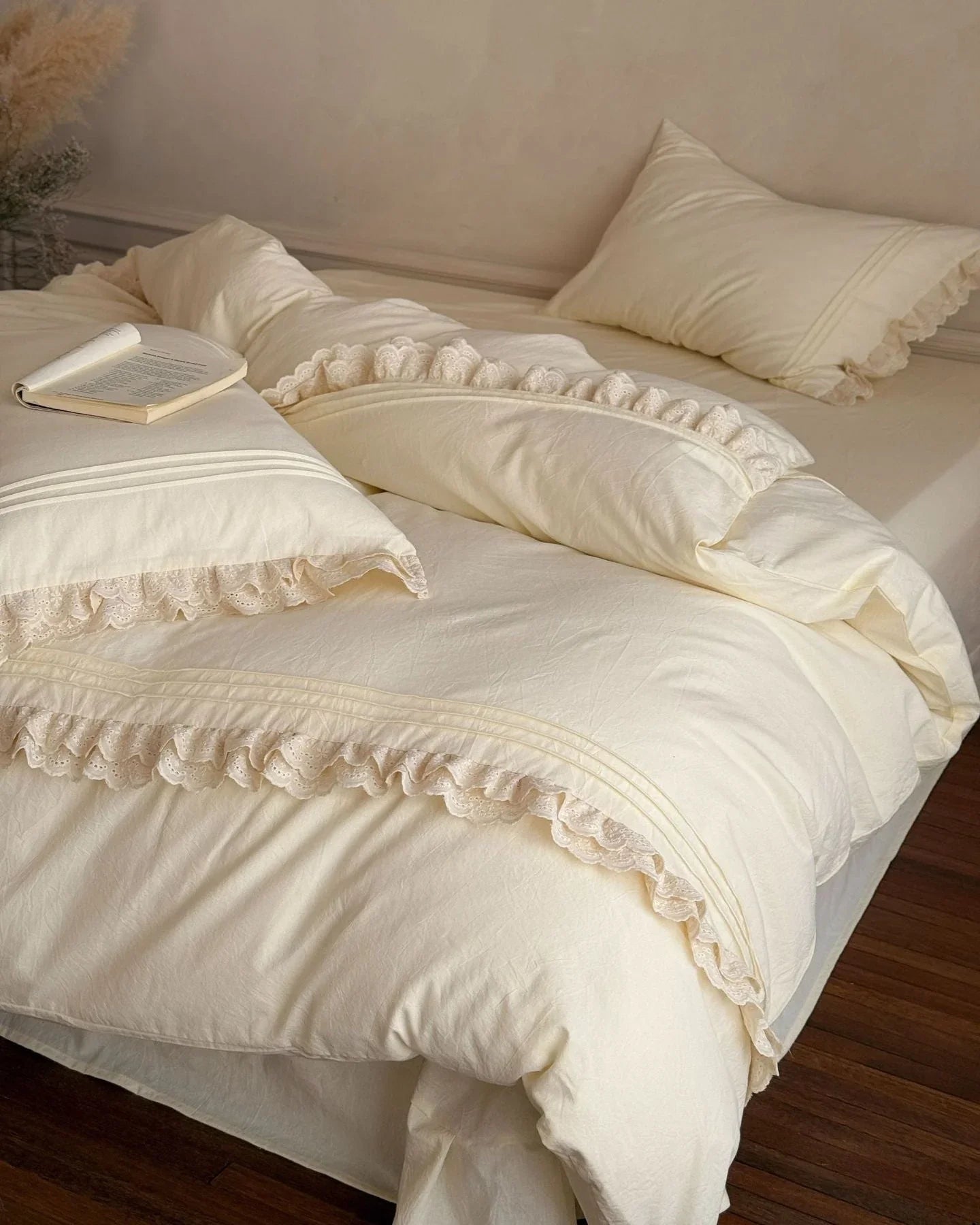 Accordion Pleated Lace Ruffled Bedding Set Ever Lasting