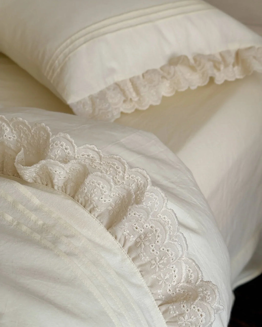 Accordion Pleated Lace Ruffled Bedding Set Ever Lasting