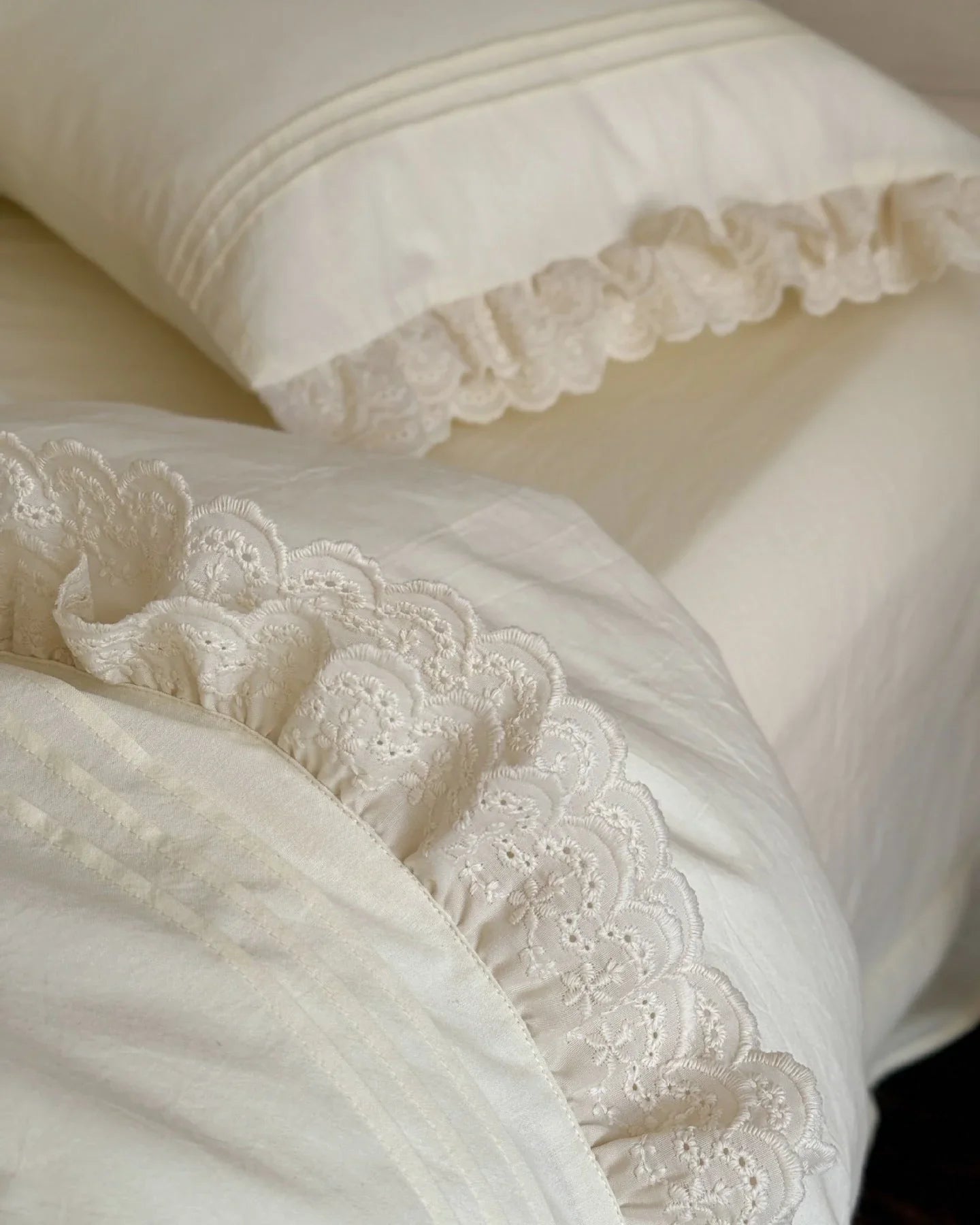 Accordion Pleated Lace Ruffled Bedding Set Ever Lasting