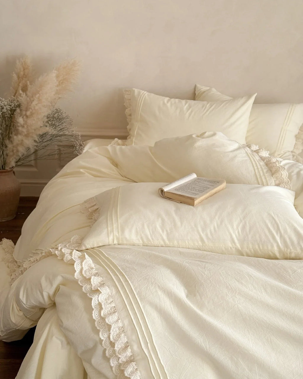 Accordion Pleated Lace Ruffled Bedding Set Ever Lasting