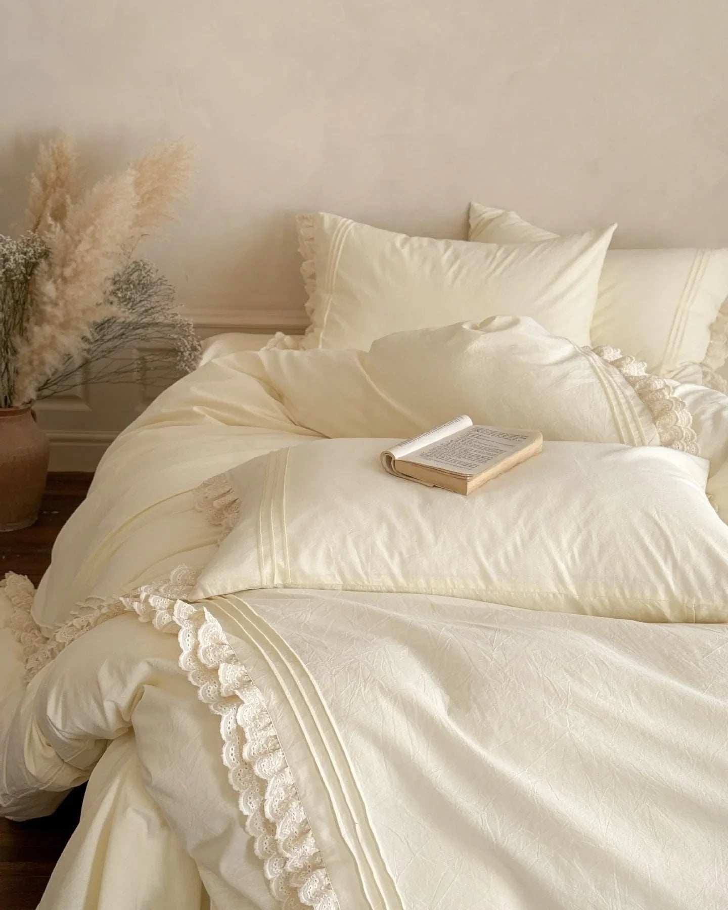 Accordion Pleated Lace Ruffled Bedding Set Ever Lasting