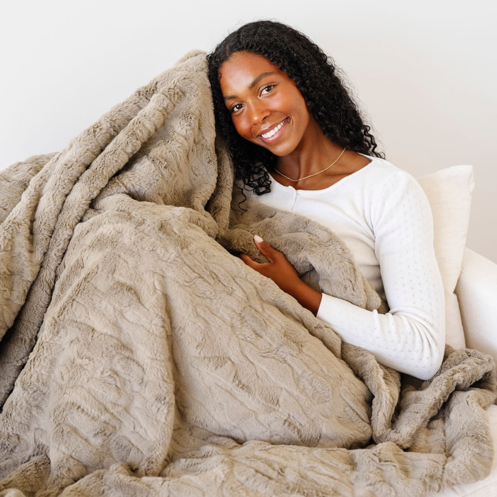 PATTERNED FAUX FUR XL THROW BLANKETS