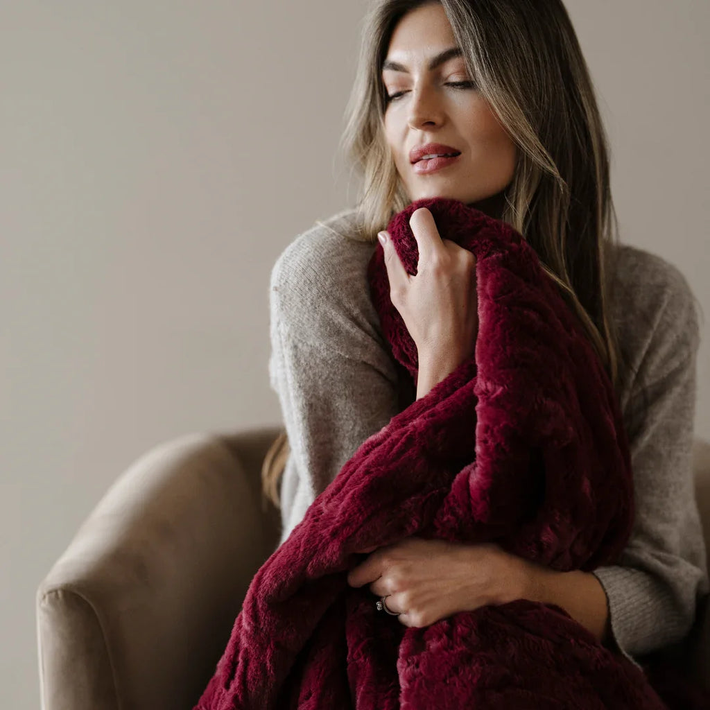 PATTERNED FAUX FUR THROW BLANKETS