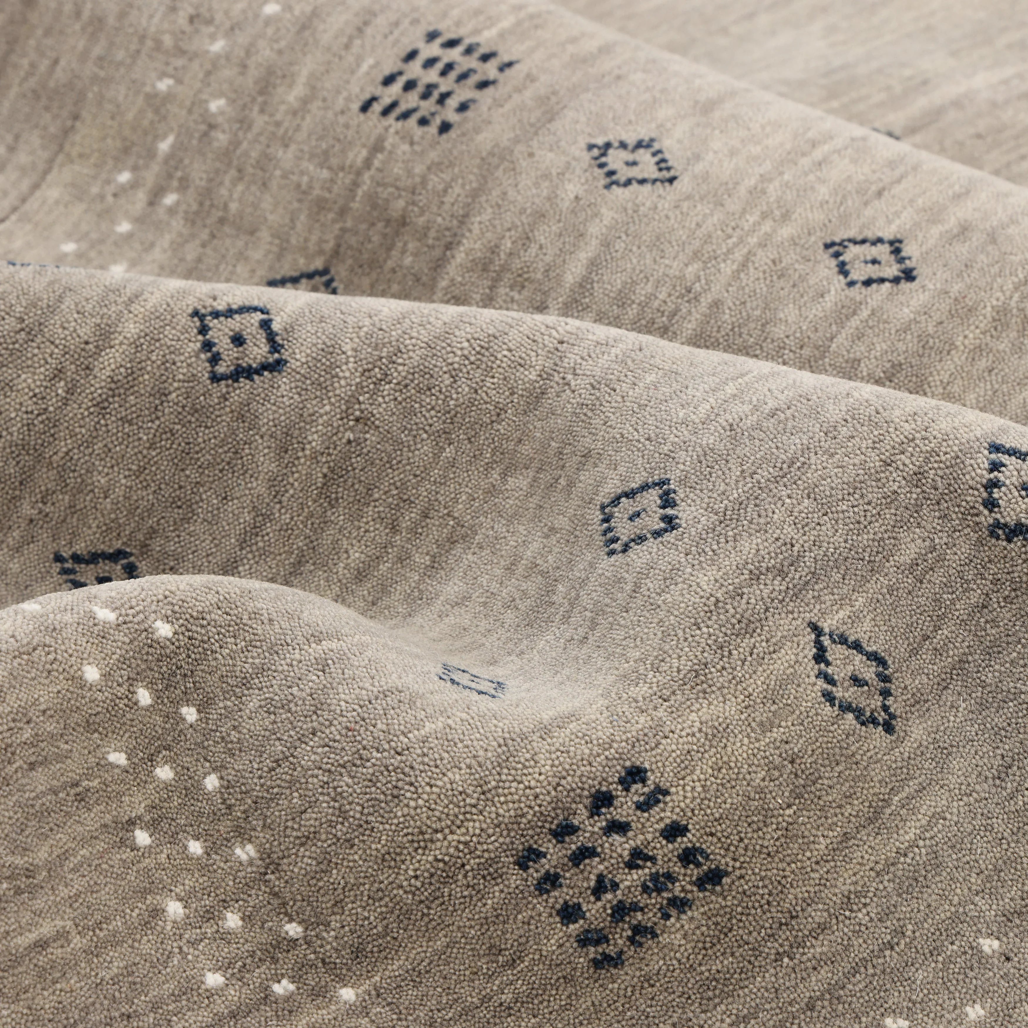 Simi, Handmade Area Rug - Brown Solo Rugs