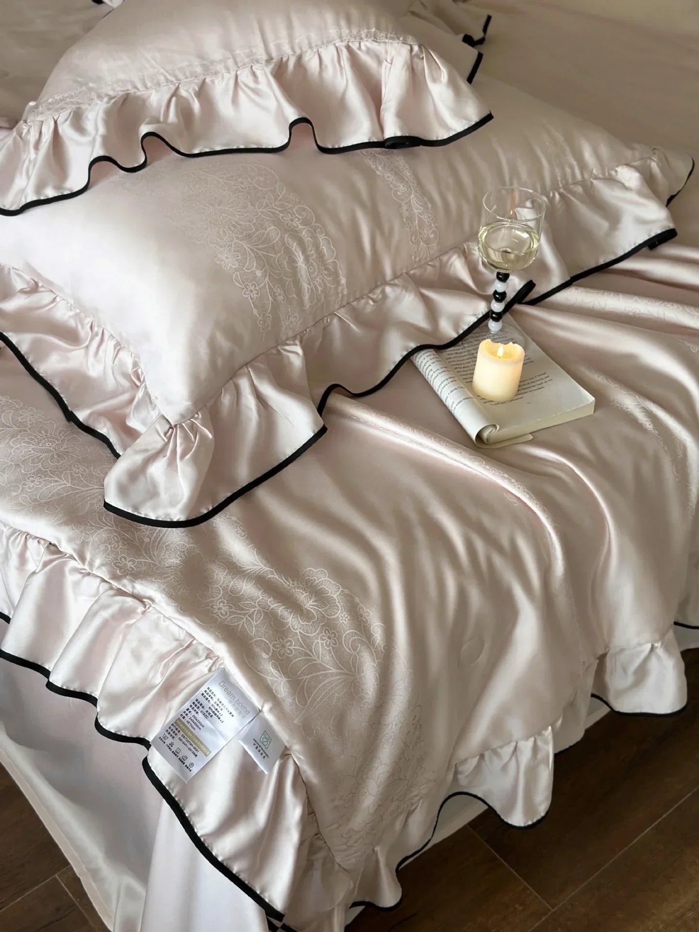 Silky Ruffle Blanket Comforter Set / White Ever Lasting