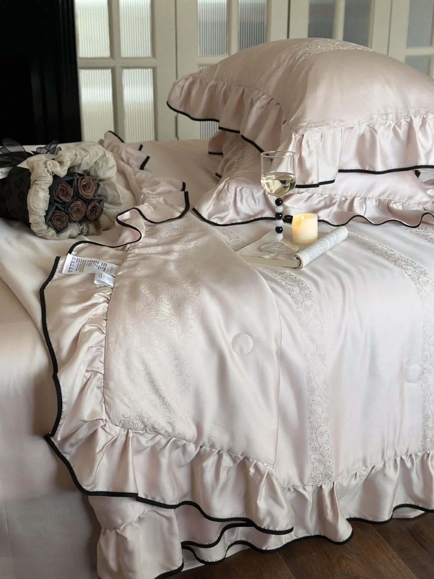Silky Ruffle Blanket Comforter Set / White Ever Lasting