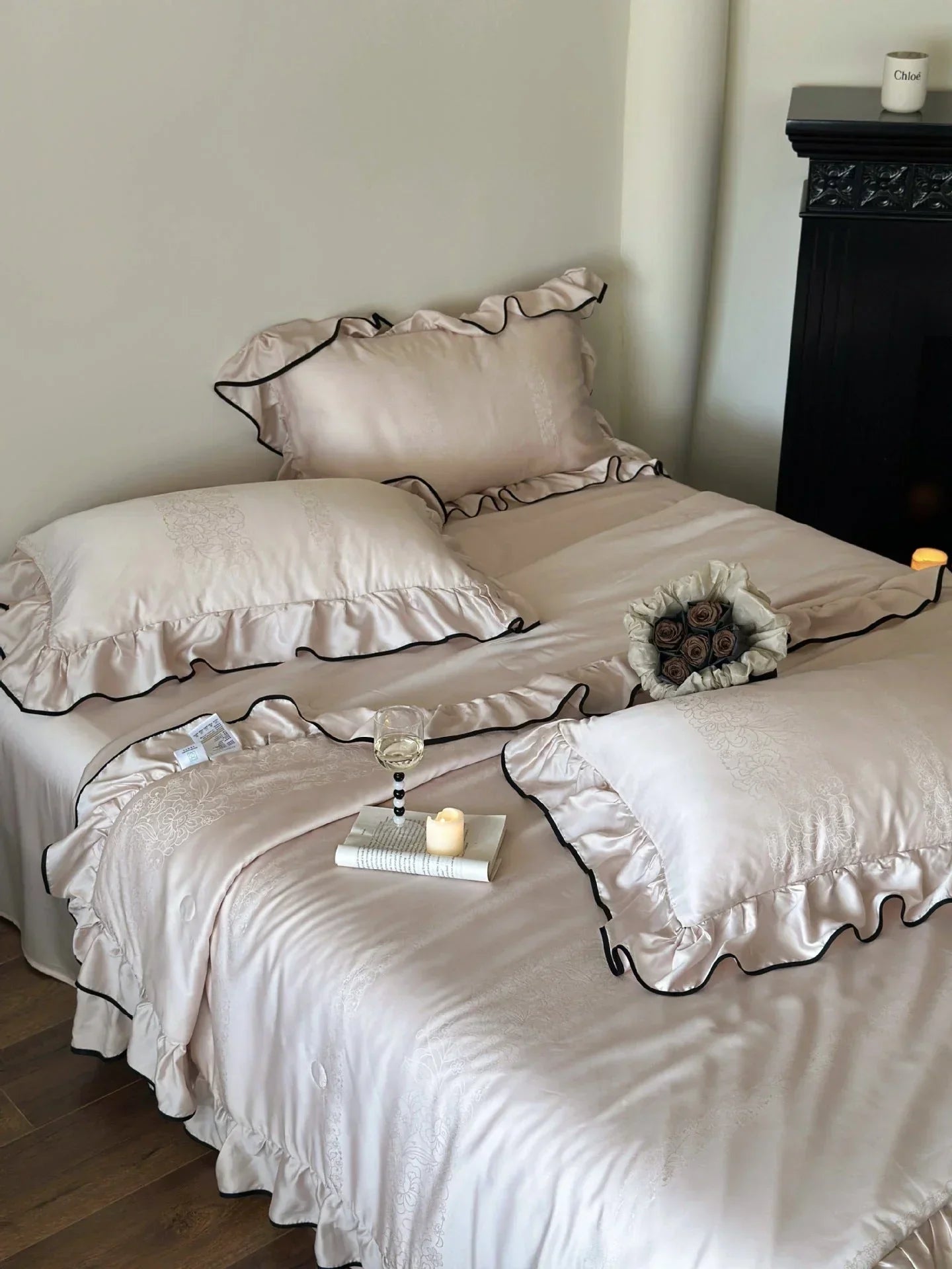Silky Ruffle Blanket Comforter Set / White Ever Lasting