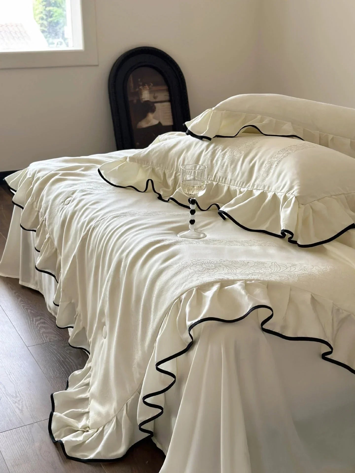 Silky Ruffle Blanket Comforter Set / White Ever Lasting