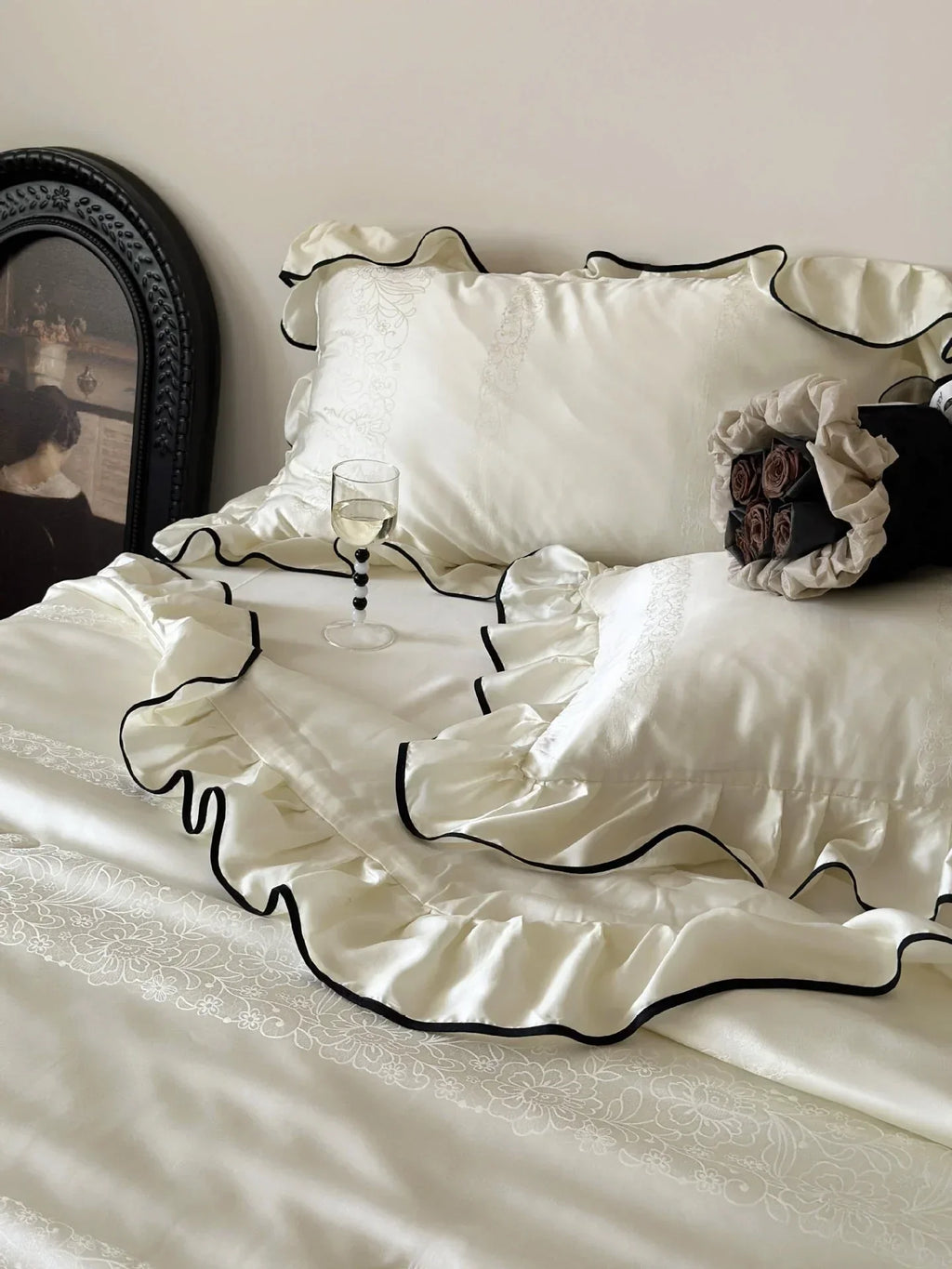 Silky Ruffle Blanket Comforter Set / White Ever Lasting