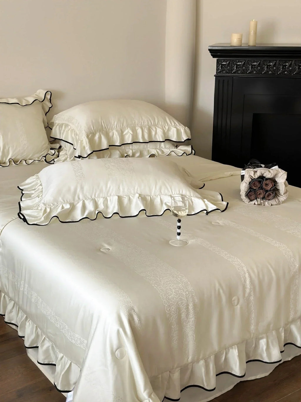 Silky Ruffle Blanket Comforter Set / White Ever Lasting