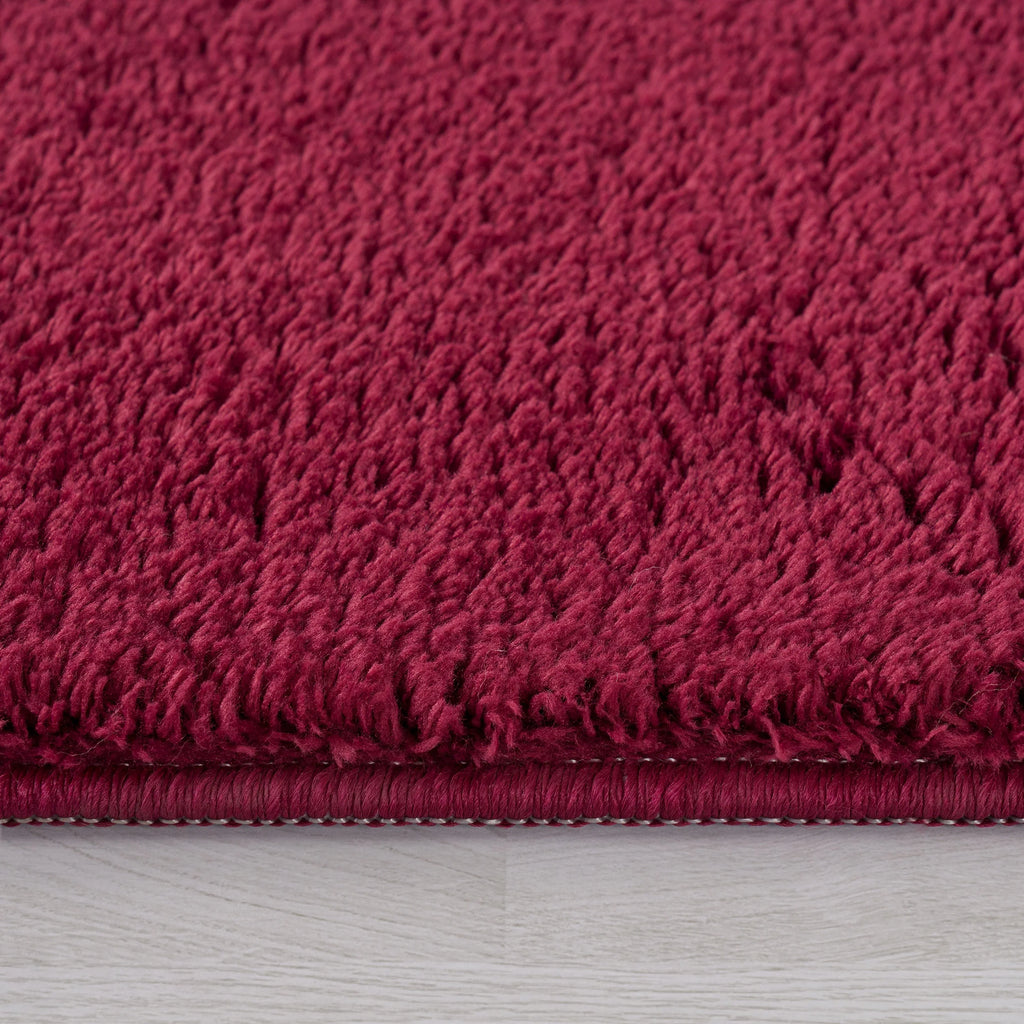 Soft Area Rug with Anti-slip Backing Washable - Red, detail shot - House Of Avana