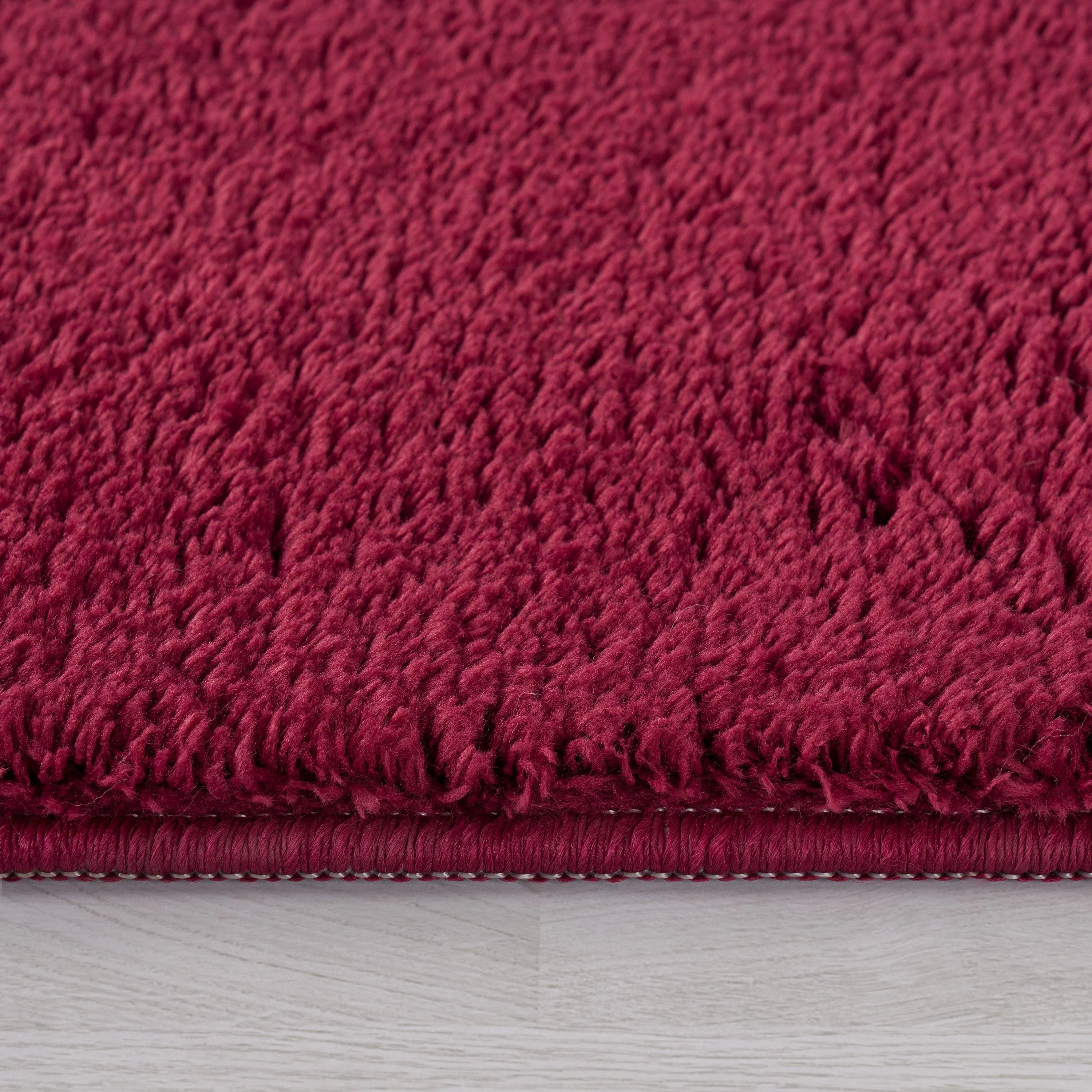 Soft Area Rug with Anti-slip Backing Washable - Red, detail shot - House Of Avana
