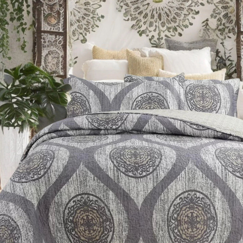 DaDa Bedding Rustic Grey Mosaic Distressed Medallion Reversible Quilted Bedspread Set (SD16299) DaDalogy Bedding Collection
