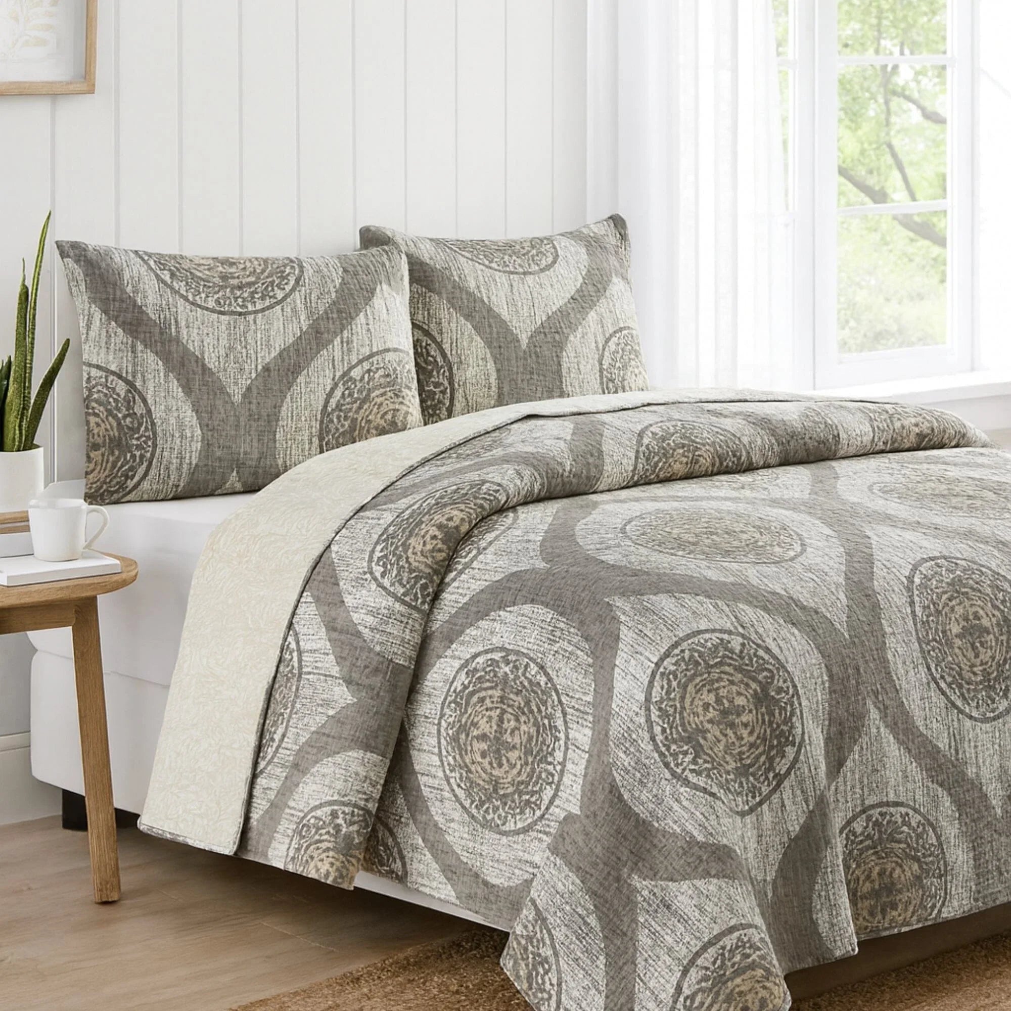 DaDa Bedding Rustic Grey Mosaic Distressed Medallion Reversible Quilted Bedspread Set (SD16299) DaDalogy Bedding Collection