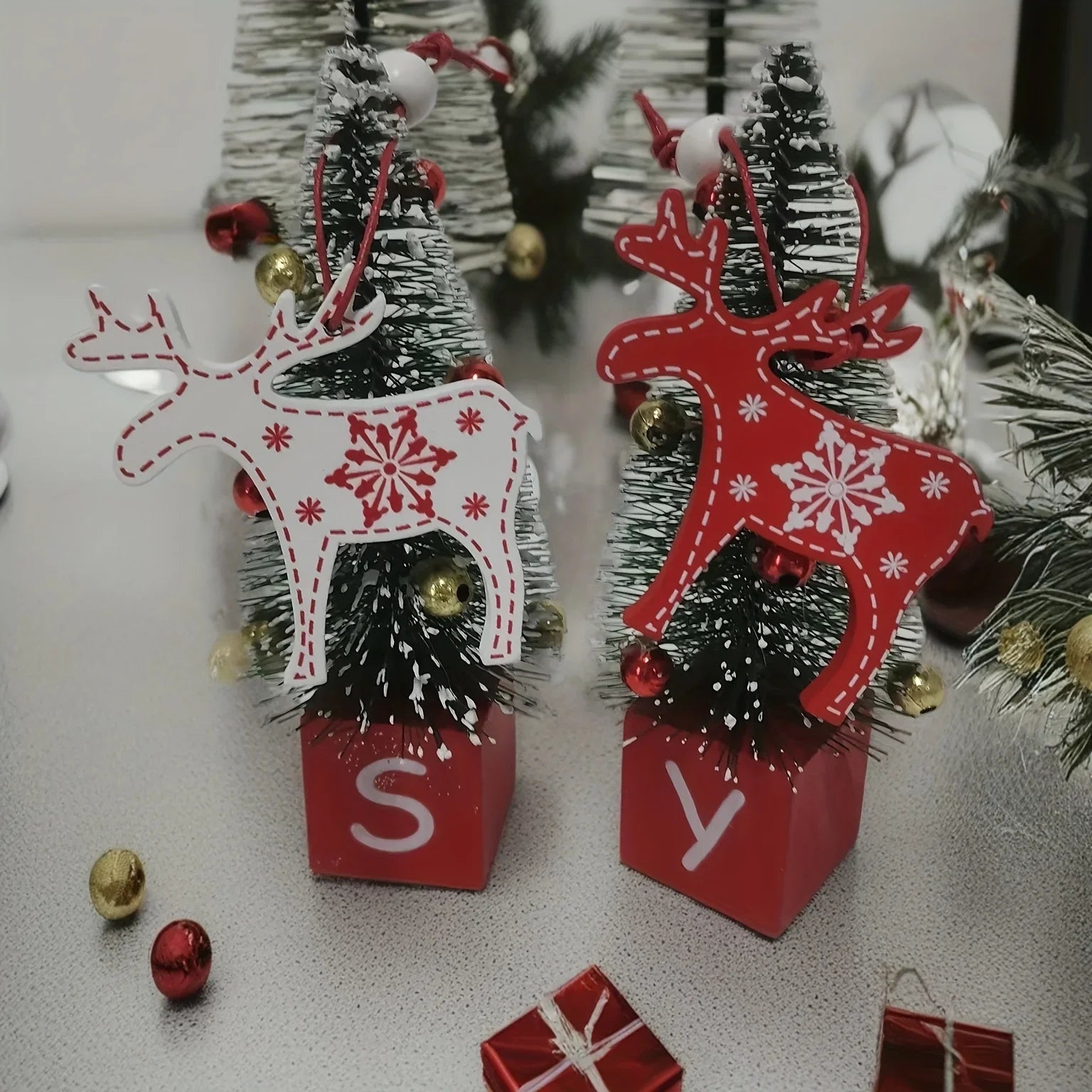 A box contains 12 wooden festive hanging decorations, Small cartoon shaped daily decoration, Perfect for Christmas Decorations, Patterned Christmas Tree Ornaments, Great for Family Holiday Carnival Parties House Of Avana