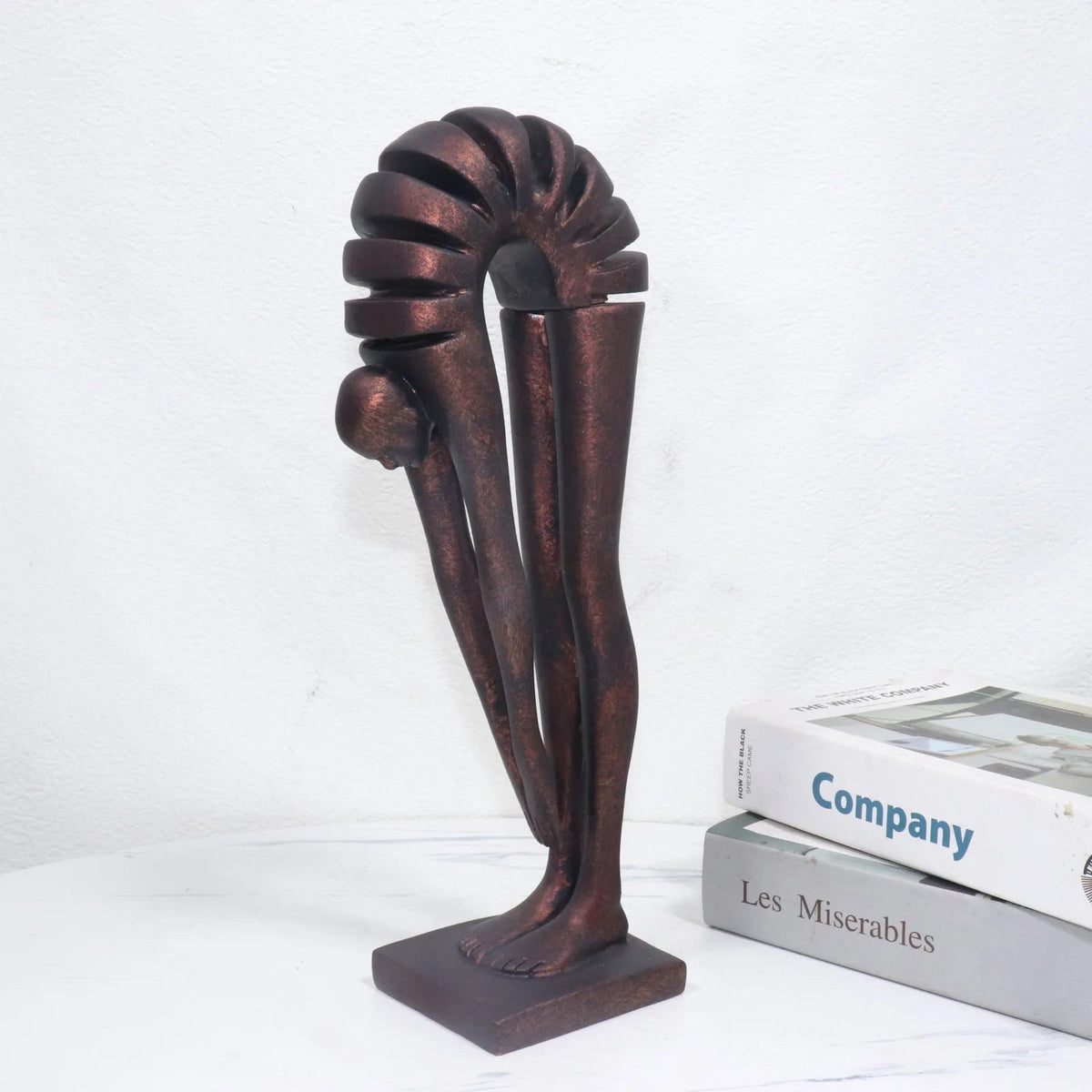 Bending Figure Sculpture – Black Resin [[SKU:HOA-SCU-563]]