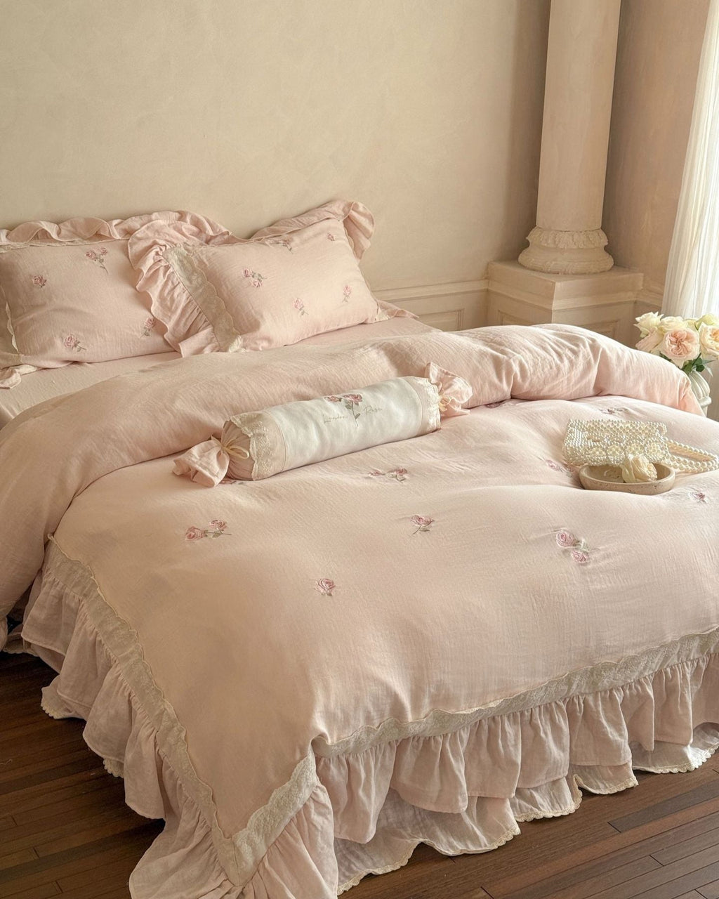 Beatrice Rose Lace Ruffle Bedding Set / Pink Ever Lasting