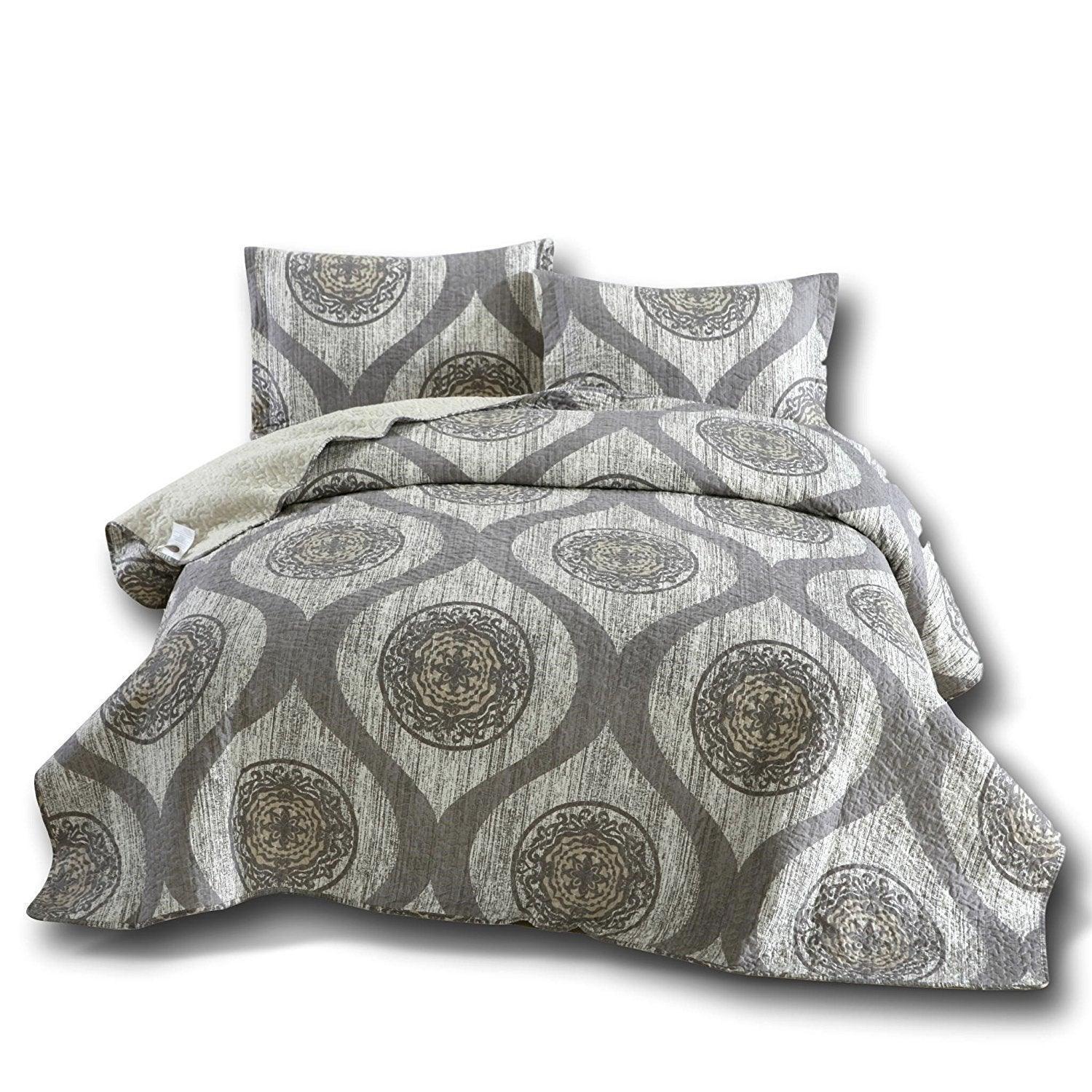 DaDa Bedding Rustic Grey Mosaic Distressed Medallion Reversible Quilted Bedspread Set (SD16299) DaDalogy Bedding Collection