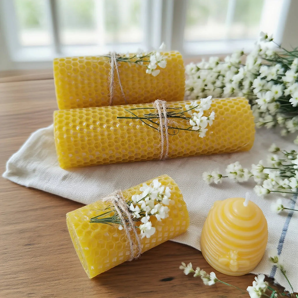 Beeswax candles with honeycomb design, natural wax and warm glow - House of Avana