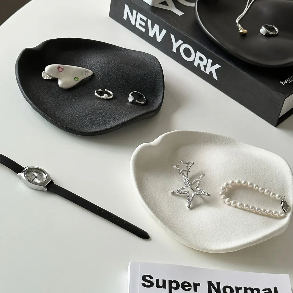 Jewelry Tray - Multifunctional Ceramic Black, detail shot - House Of Avana