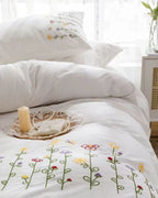 Isla White Floral Embroidered Bedding Set / Daisy Ever Lasting