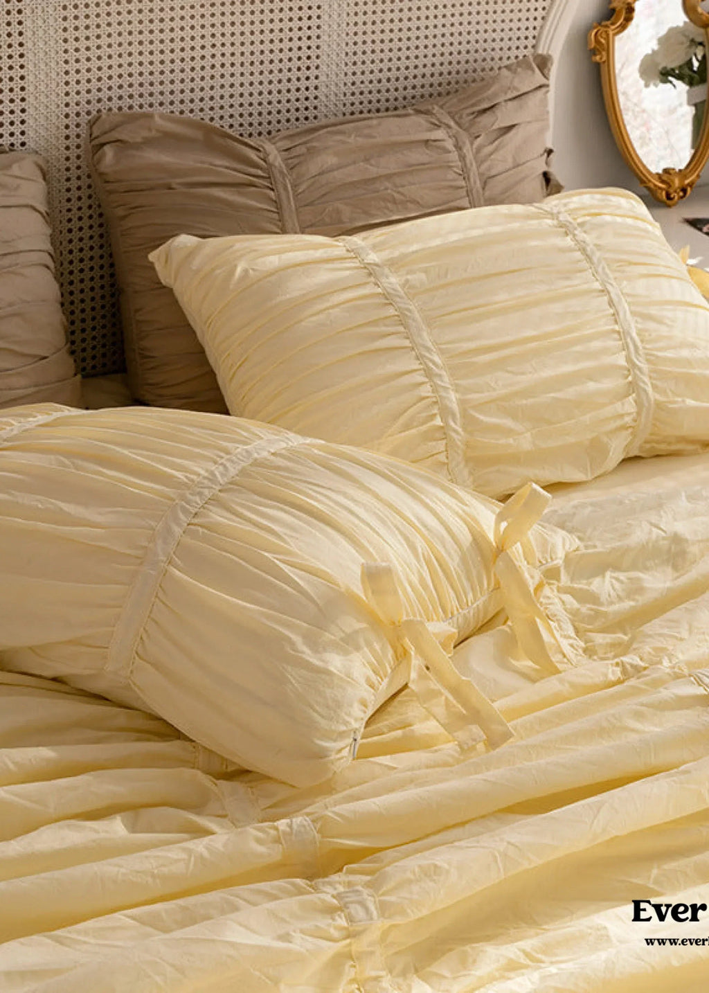 Coquette Ruffle Bedding Set with Ties / White Ever Lasting