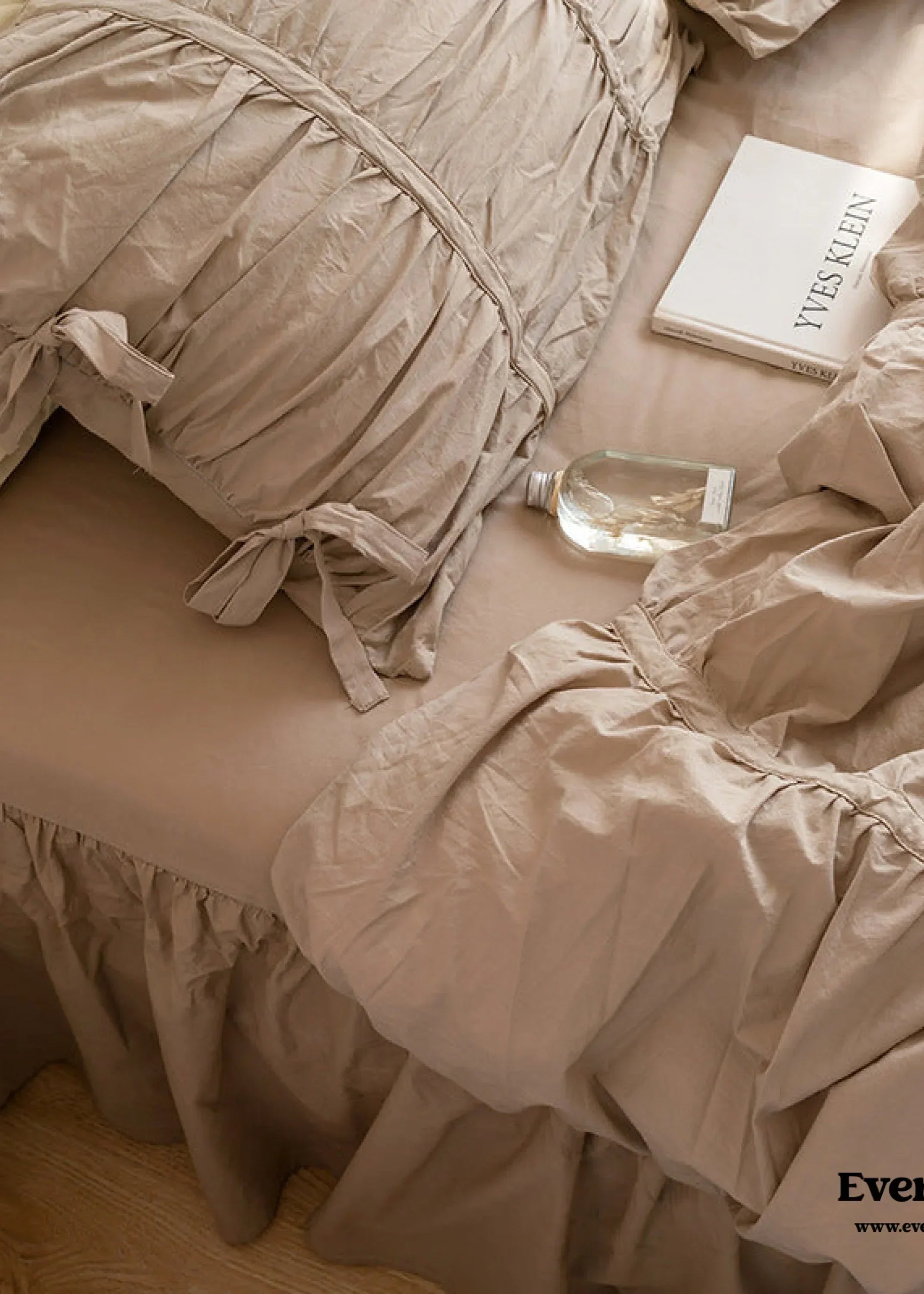 Coquette Ruffle Bedding Set with Ties / White Ever Lasting
