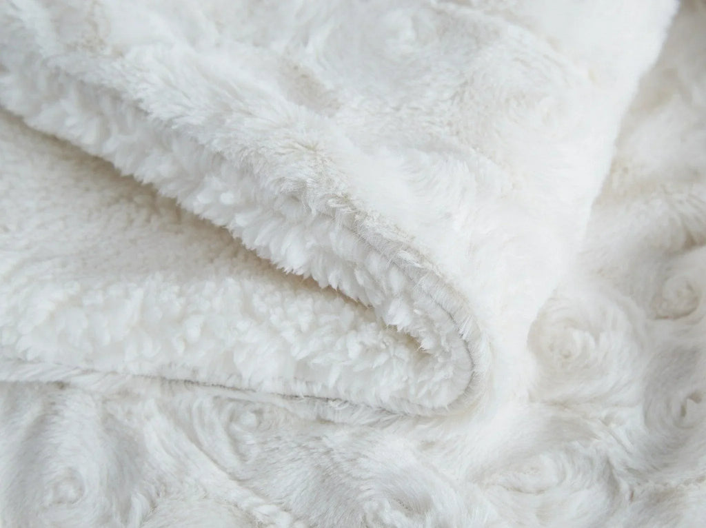 DaDa Bedding Luxury White Roses Fluffy Soft Sherpa Backside Faux Fur Throw Blanket (K11)
