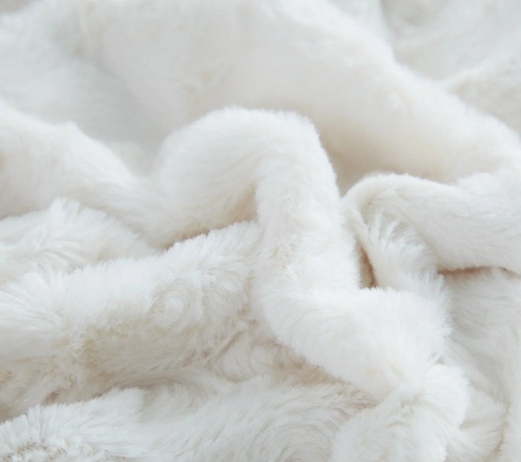 DaDa Bedding Luxury White Roses Fluffy Soft Sherpa Backside Faux Fur Throw Blanket (K11)