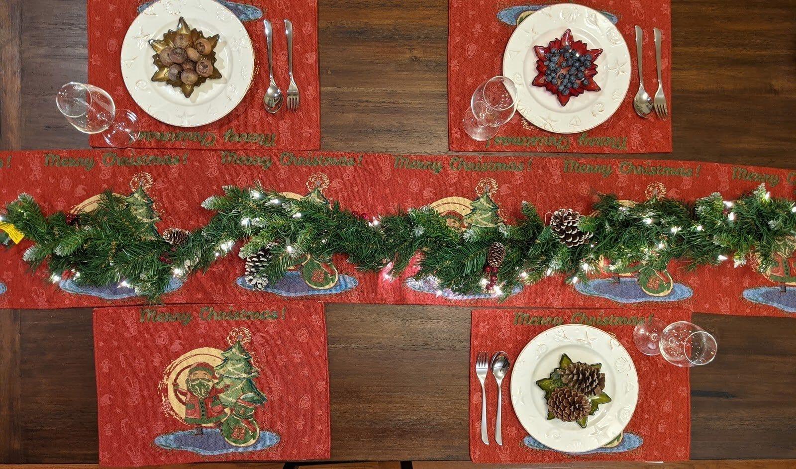 DaDa Bedding Set of 4-Pieces Red Santa Claus Christmas Tapestry Placemats 13” x 19” (17615) DaDalogy Bedding Collection