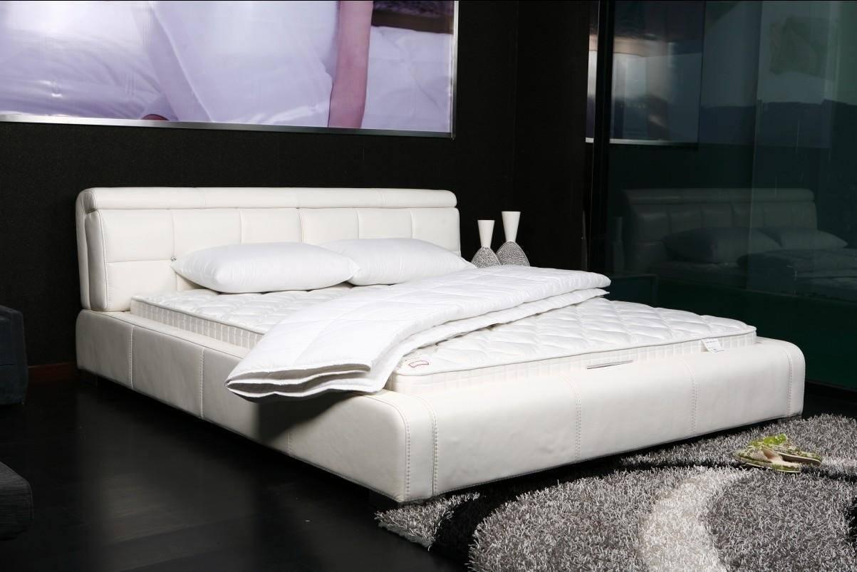 DaDa Bedding Solid White Ultra Extra Comfort Bed Top Mattress Quilted Cover Padding - 1-Piece DaDalogy Bedding Collection