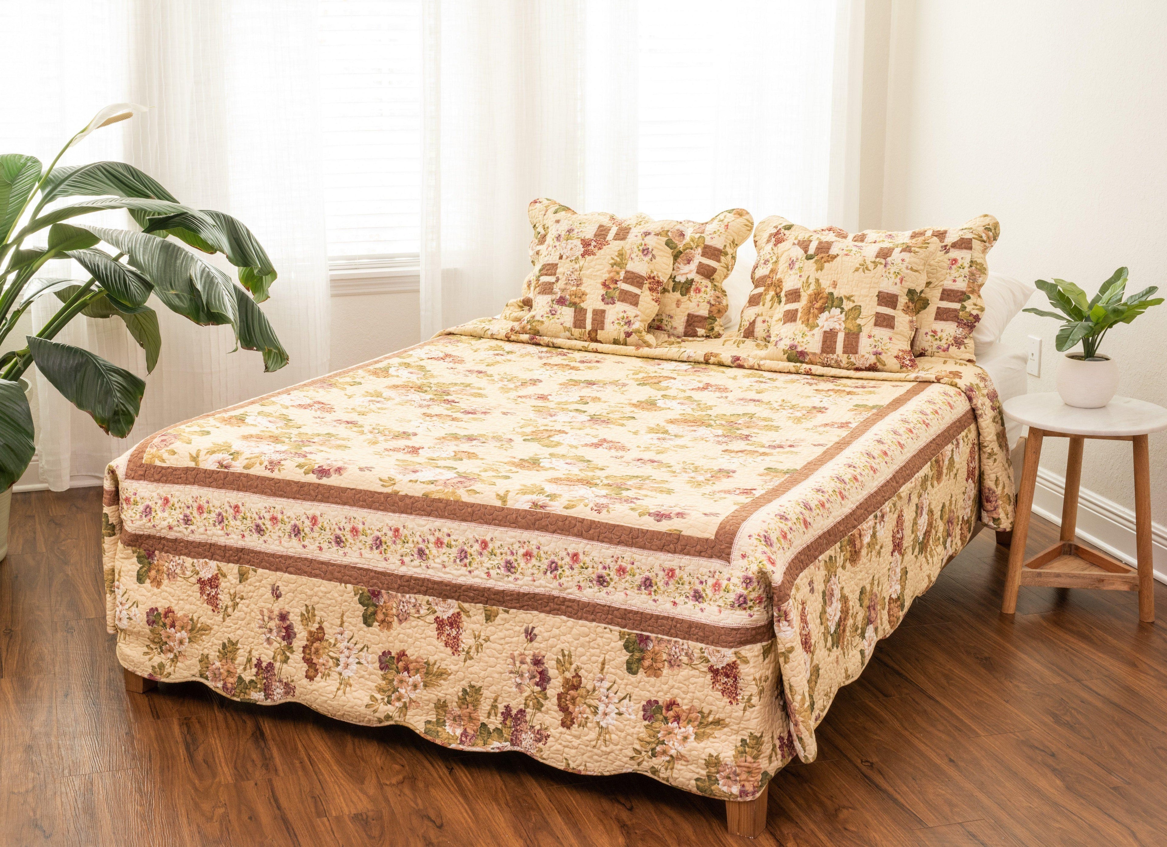 DaDa Bedding Vintage Cottage Rose Garden Floral Ivory Yellow Cotton Scalloped Quilted Bedspread Set (DXJ103478) DaDalogy Bedding Collection