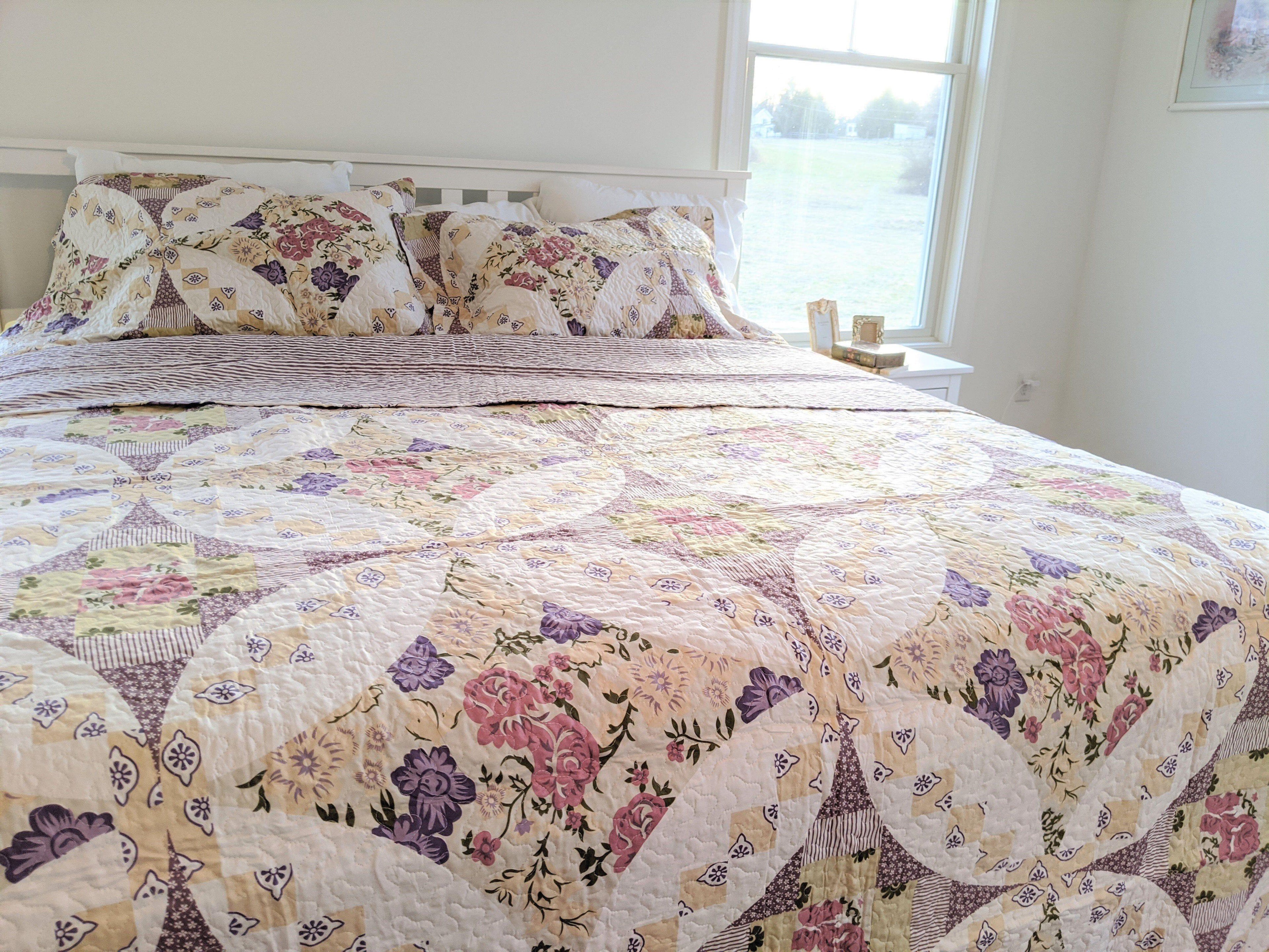 DaDa Bedding Wisteria Cottage Roses Floral Lightweight Quilted Bedspread Set (HS-1003) DaDalogy Bedding Collection