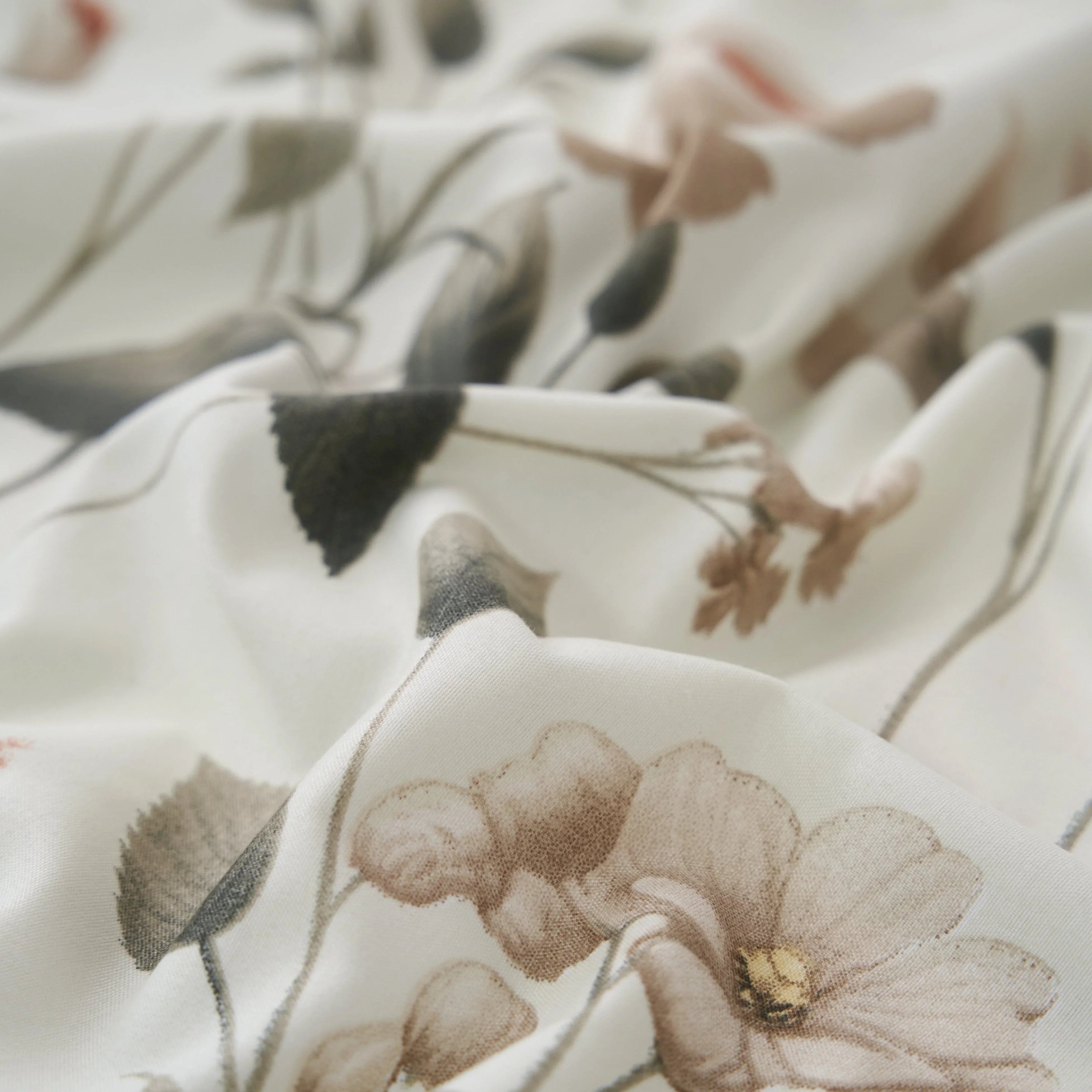 DaDalogy Enchanted Meadow Bed in a bag Set - Victoria Garden Delicate Floral Symphony in Beige, Rose, and Soft Green, Luxuriously Soft Quilted Set DaDalogy Bedding Collection